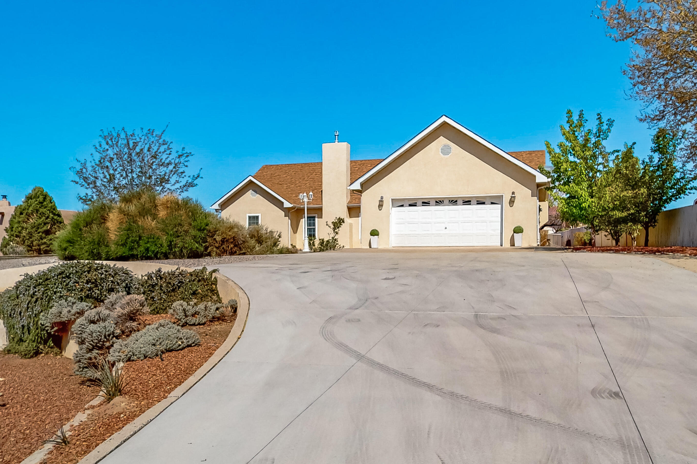 1072 MESA LOOP NW