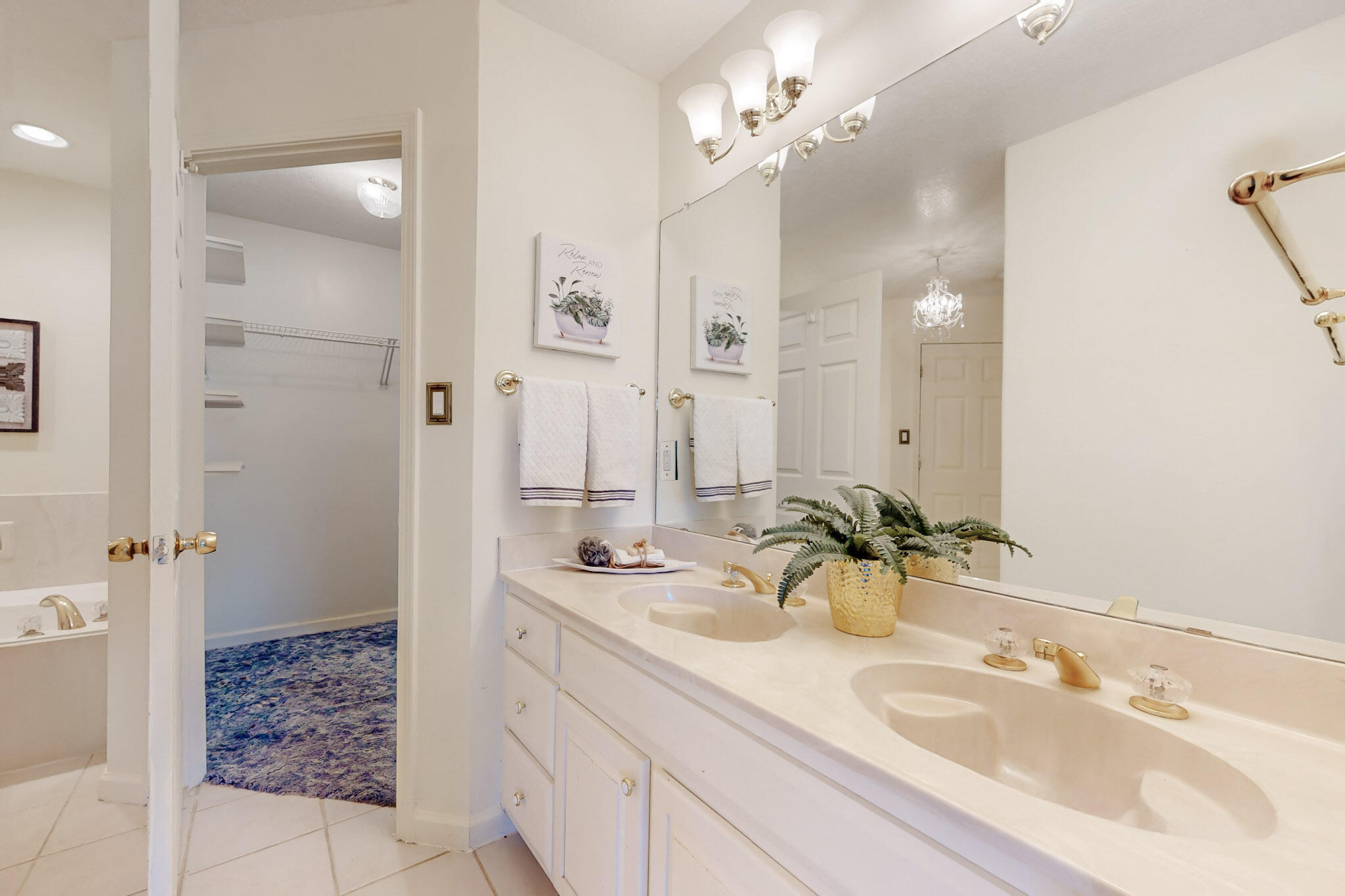1072 MESA LOOP NW