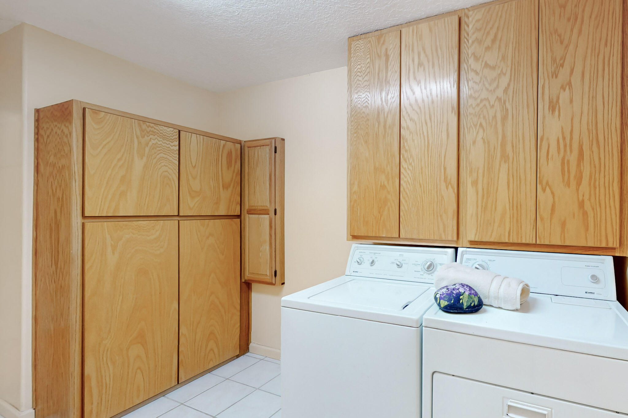 1072 MESA LOOP NW