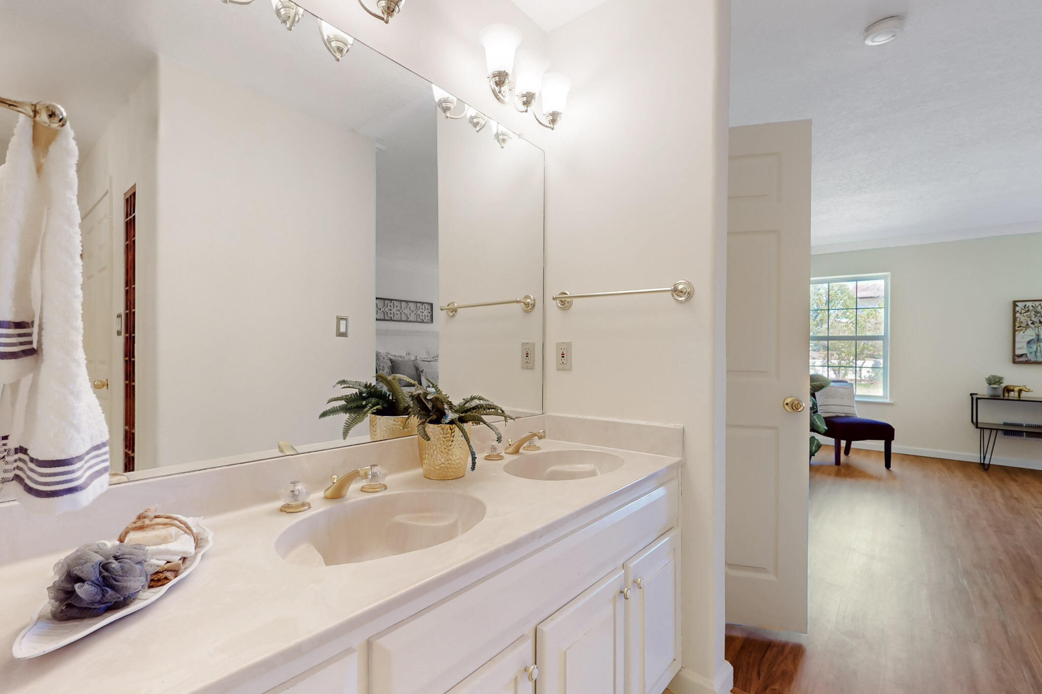1072 MESA LOOP NW