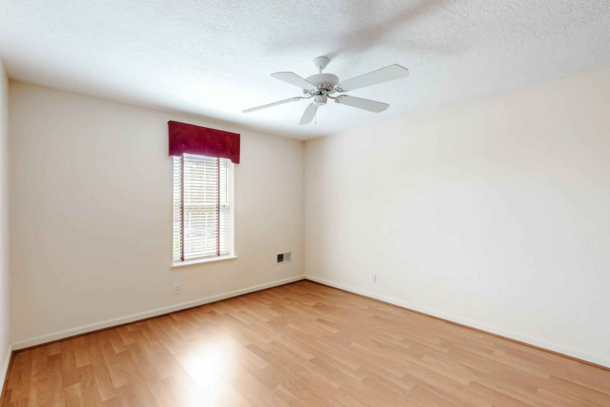 1072 MESA LOOP NW