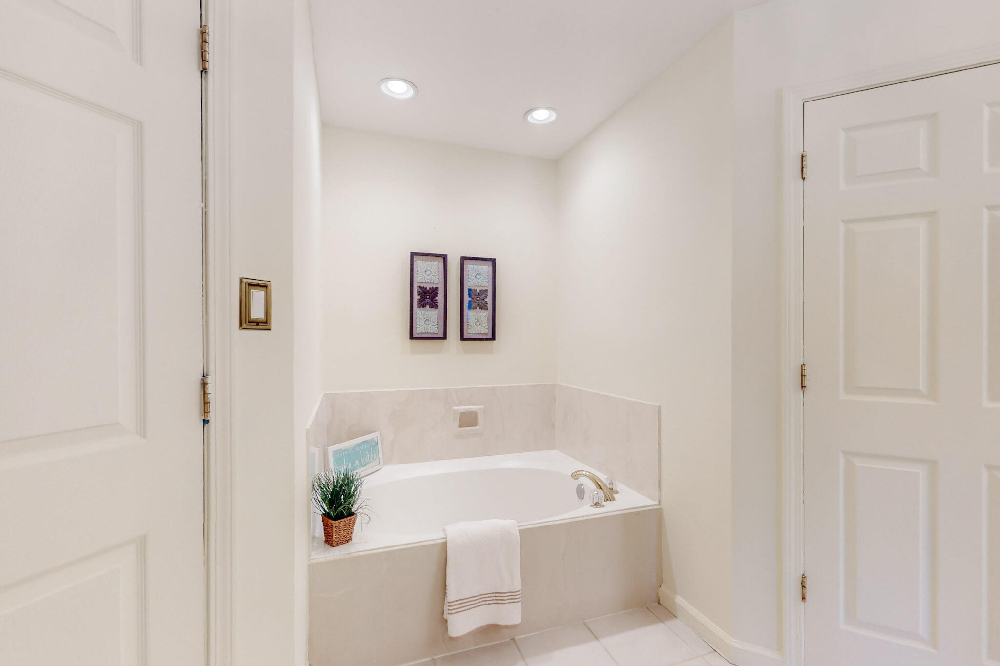 1072 MESA LOOP NW