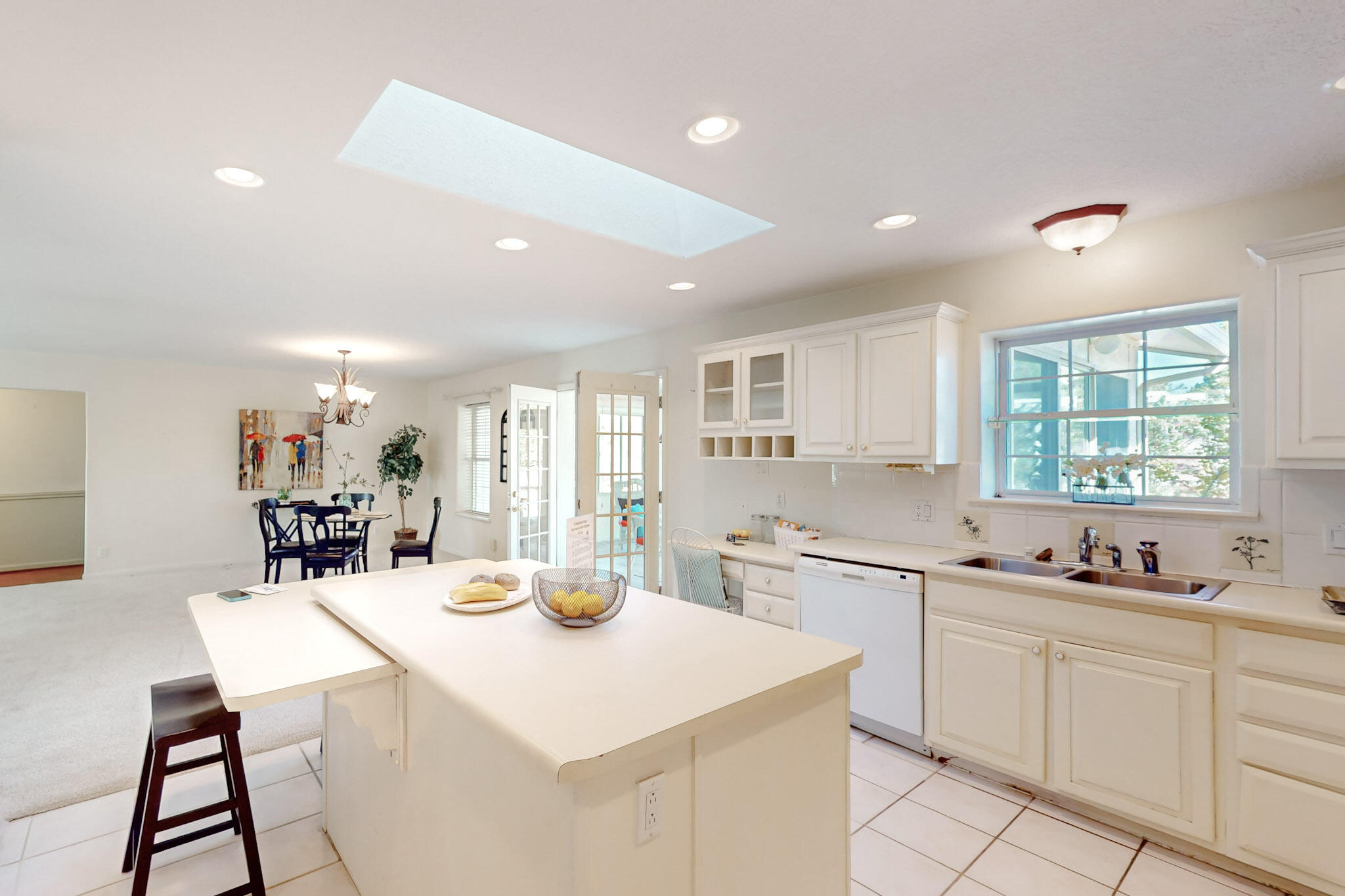 1072 MESA LOOP NW