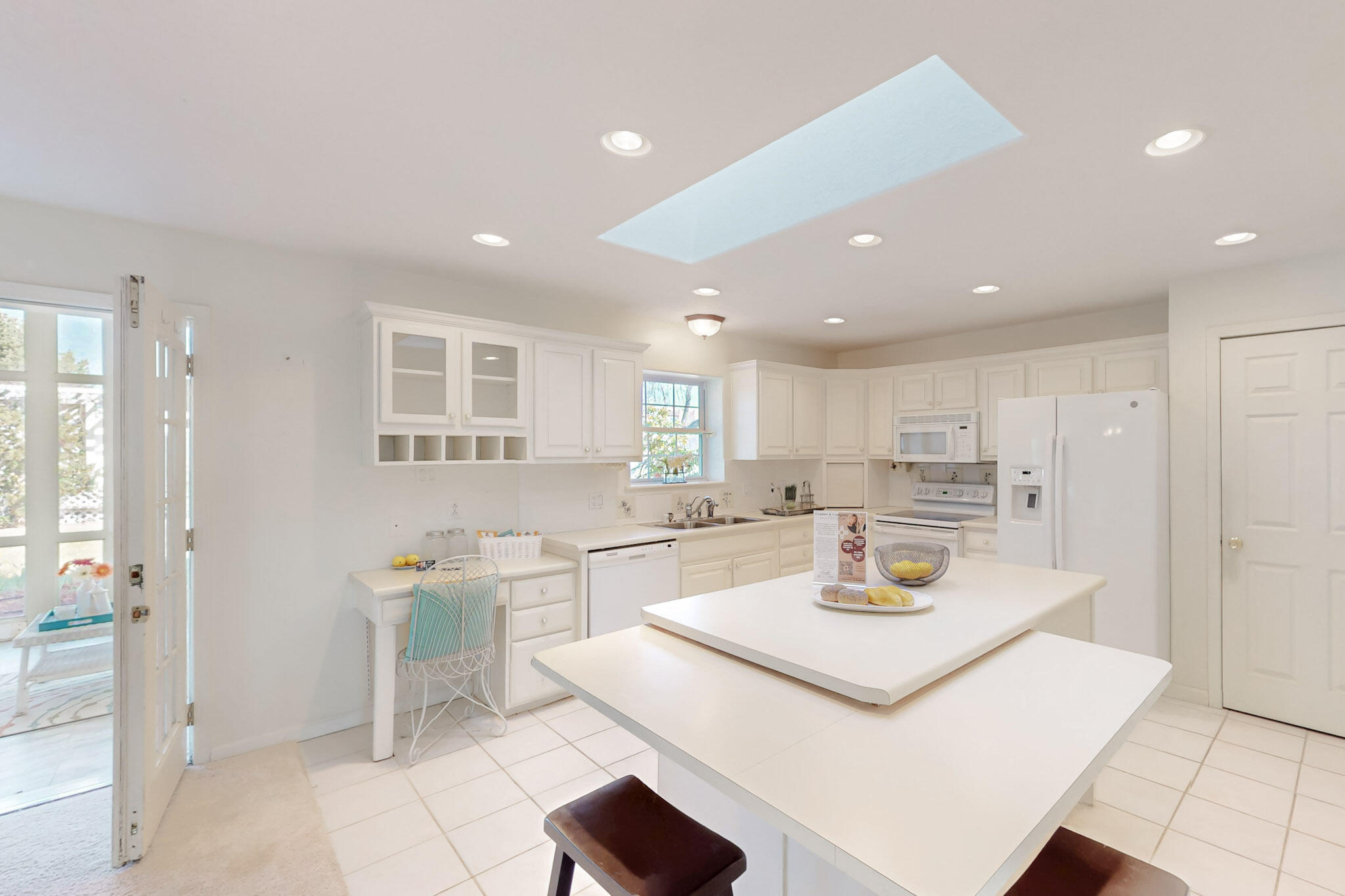 1072 MESA LOOP NW