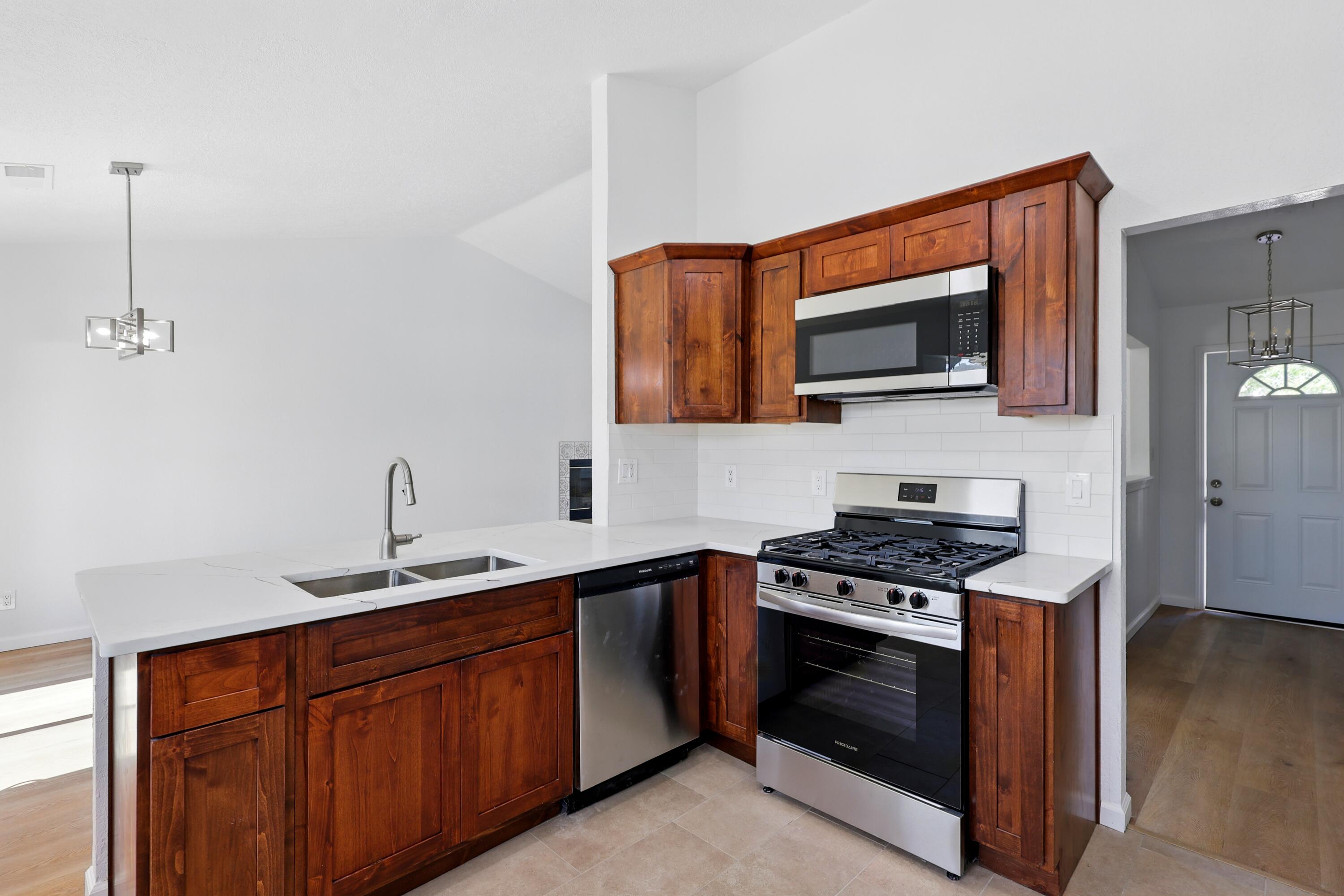 16 APACHE PLUME Road