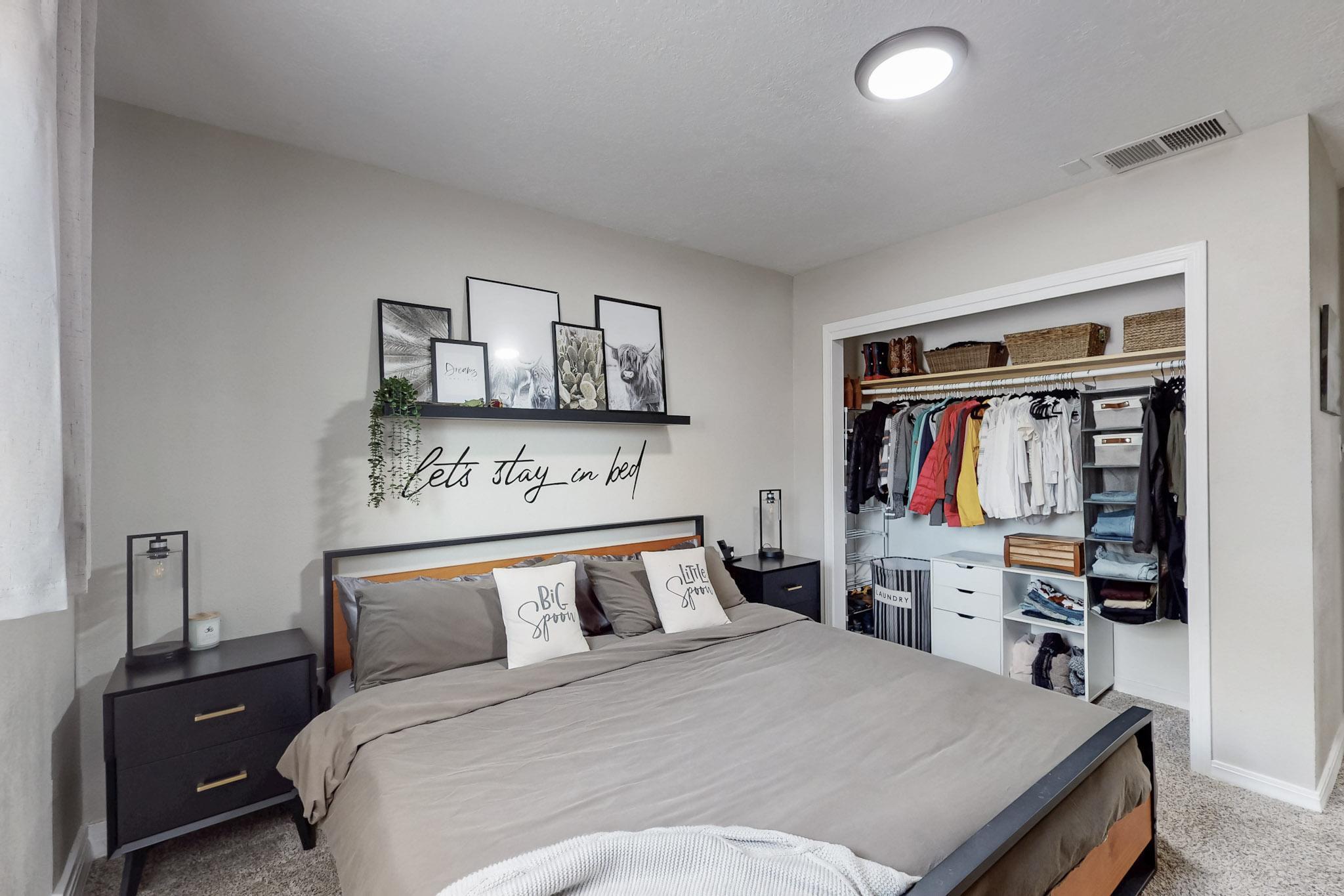1052 VASQUEZ Court