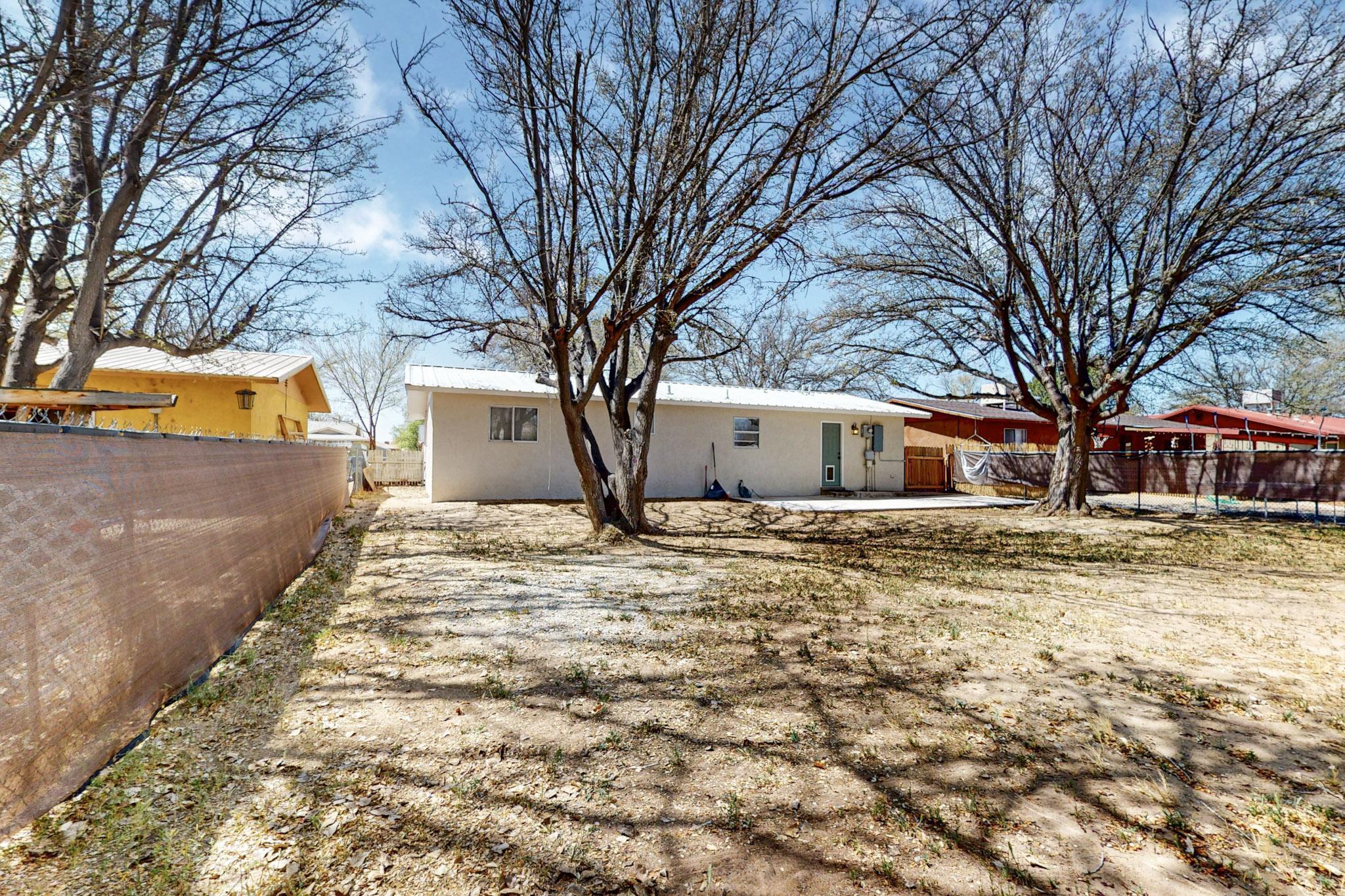 1052 VASQUEZ Court