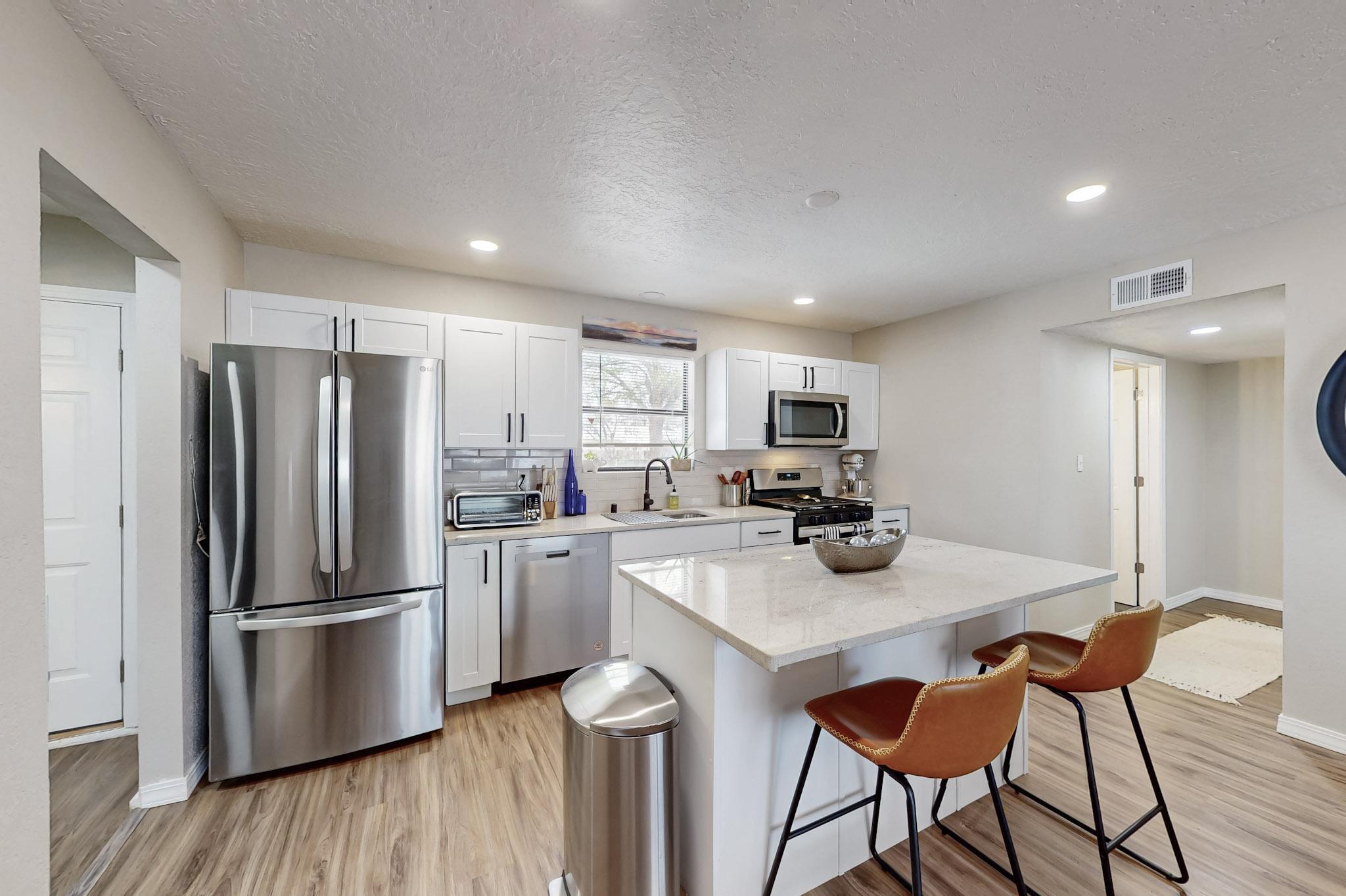 1052 VASQUEZ Court