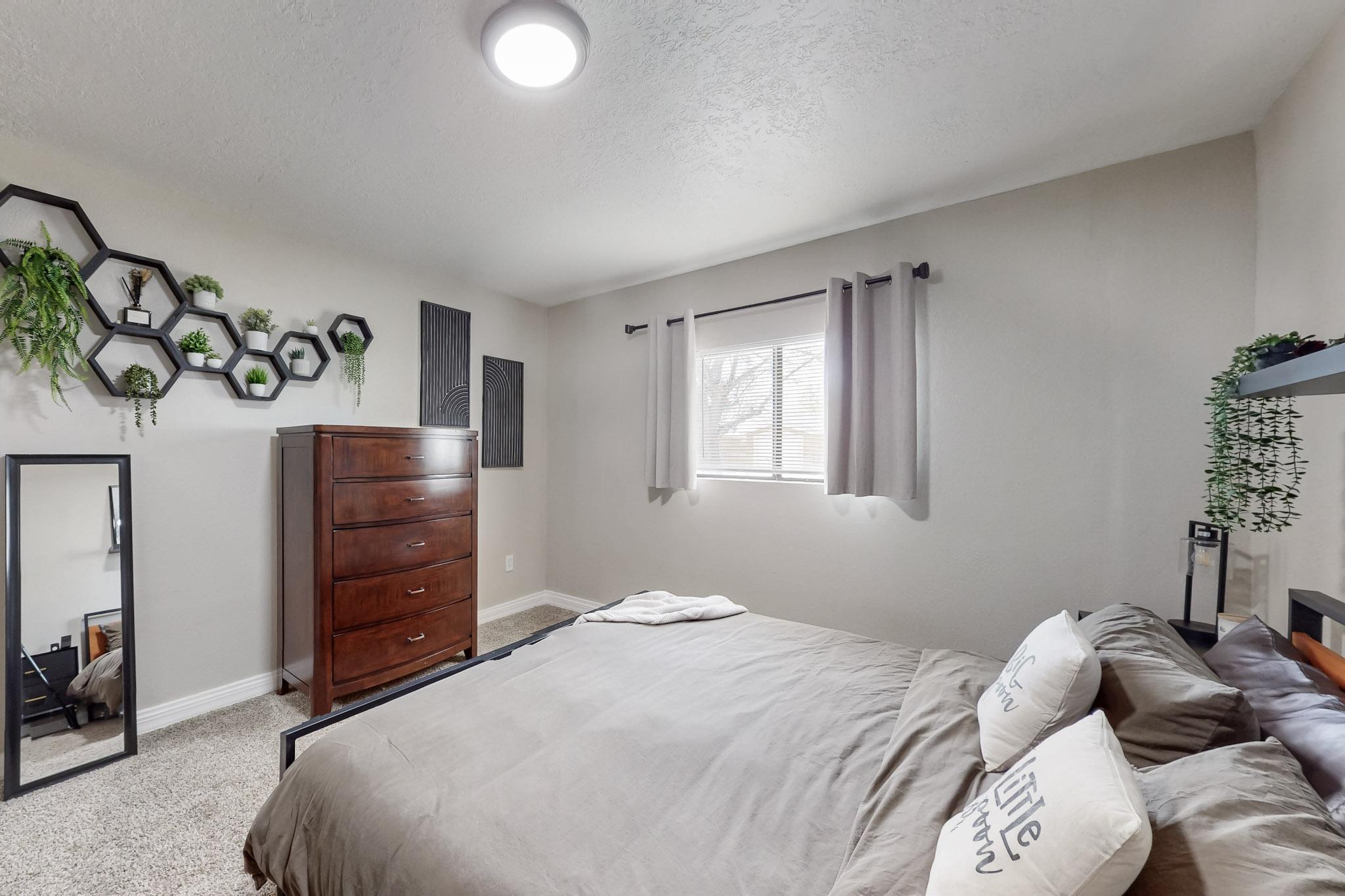 1052 VASQUEZ Court