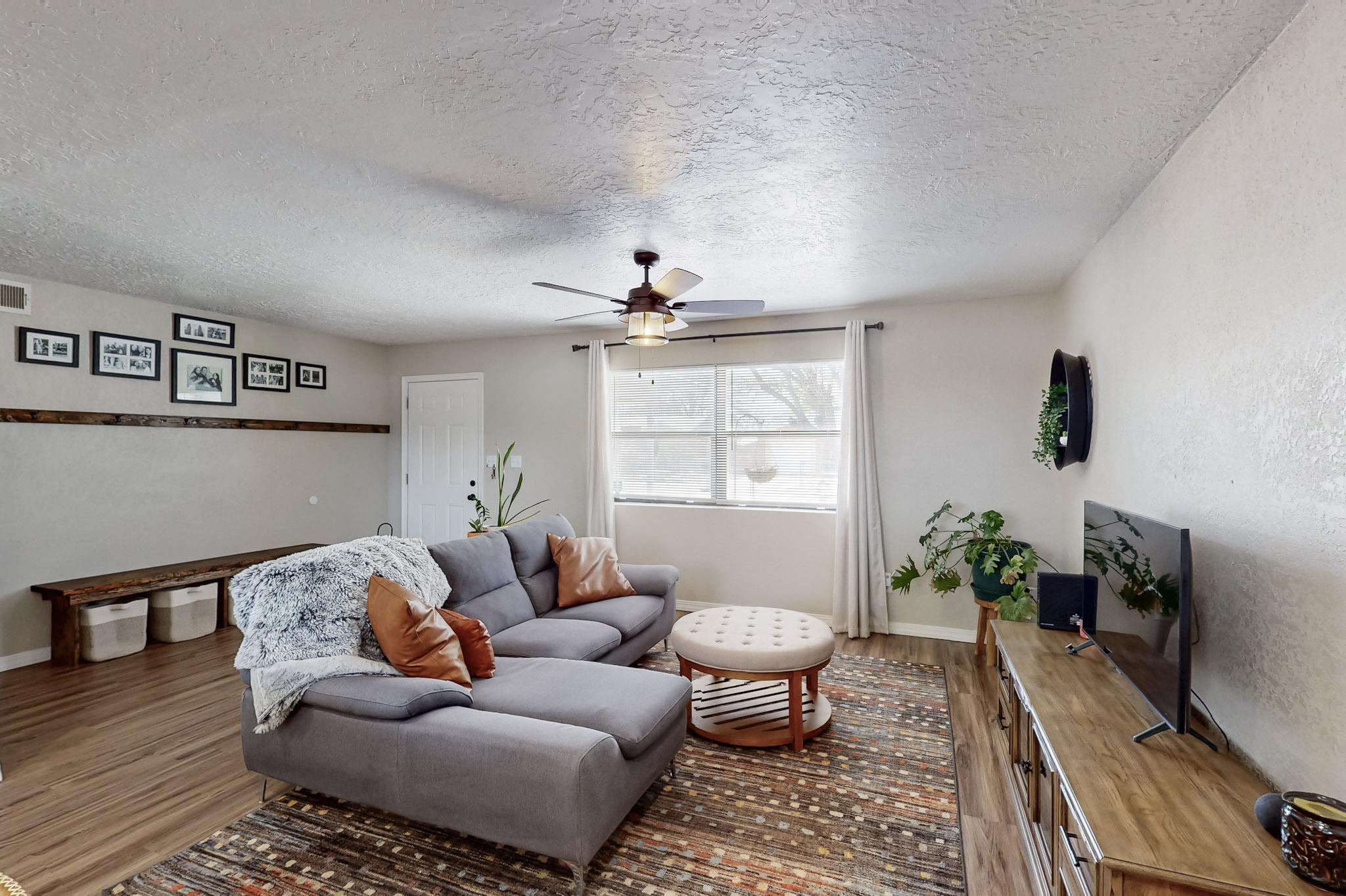 1052 VASQUEZ Court