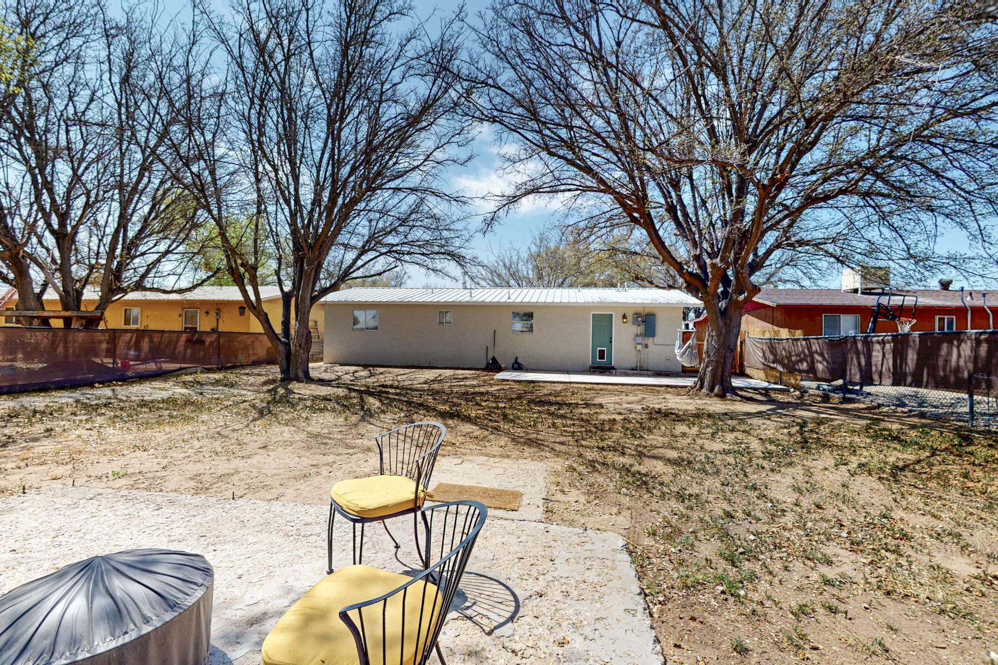 1052 VASQUEZ Court