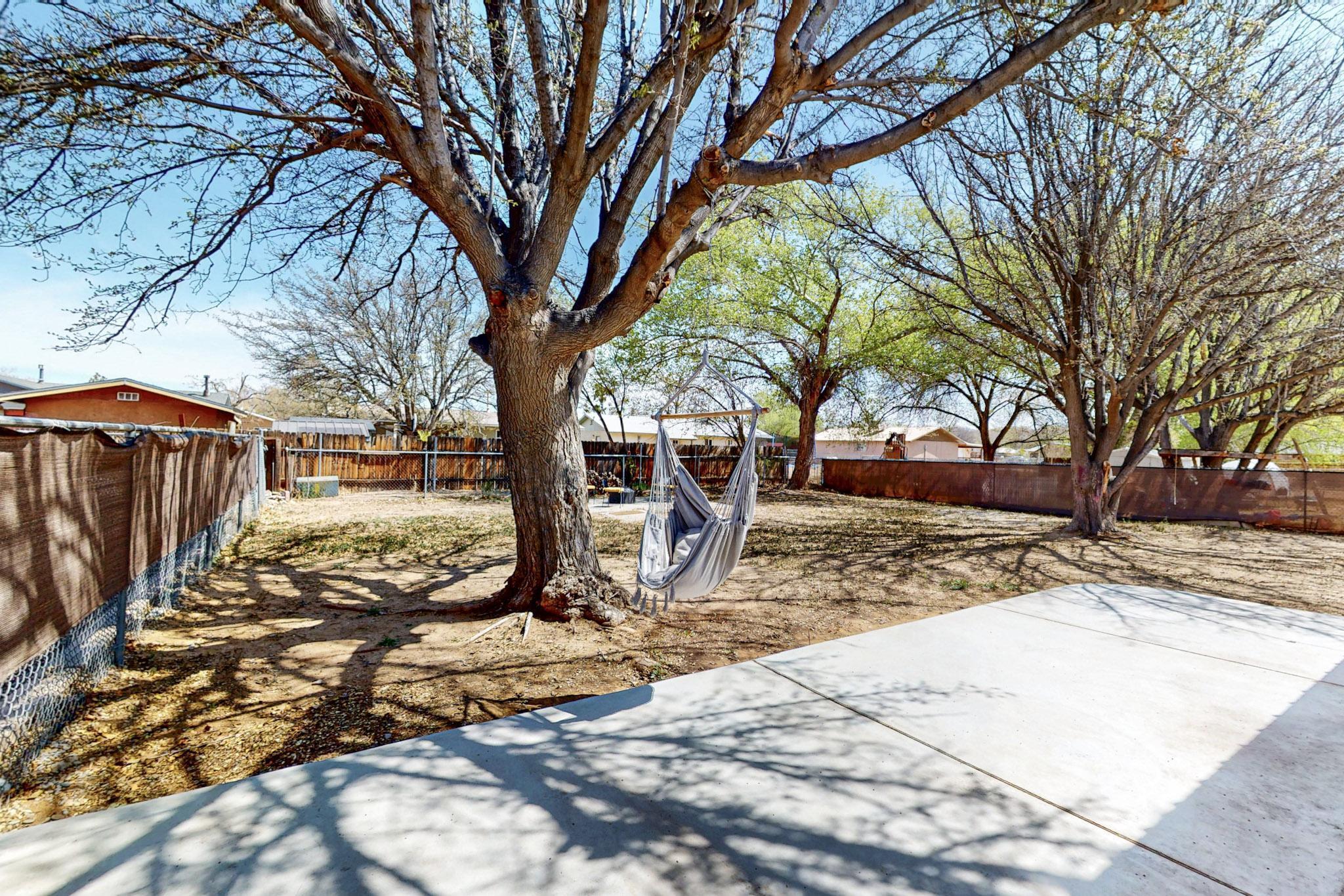 1052 VASQUEZ Court