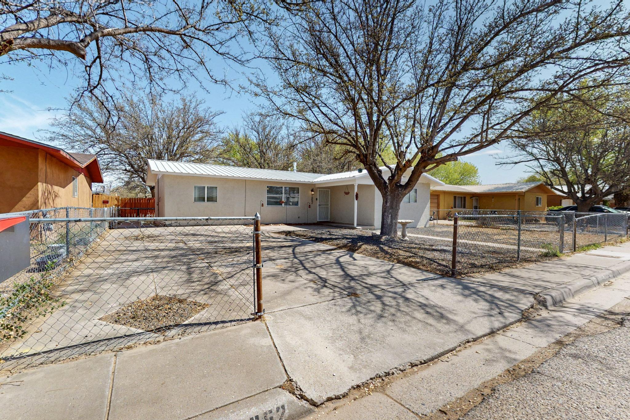 1052 VASQUEZ Court
