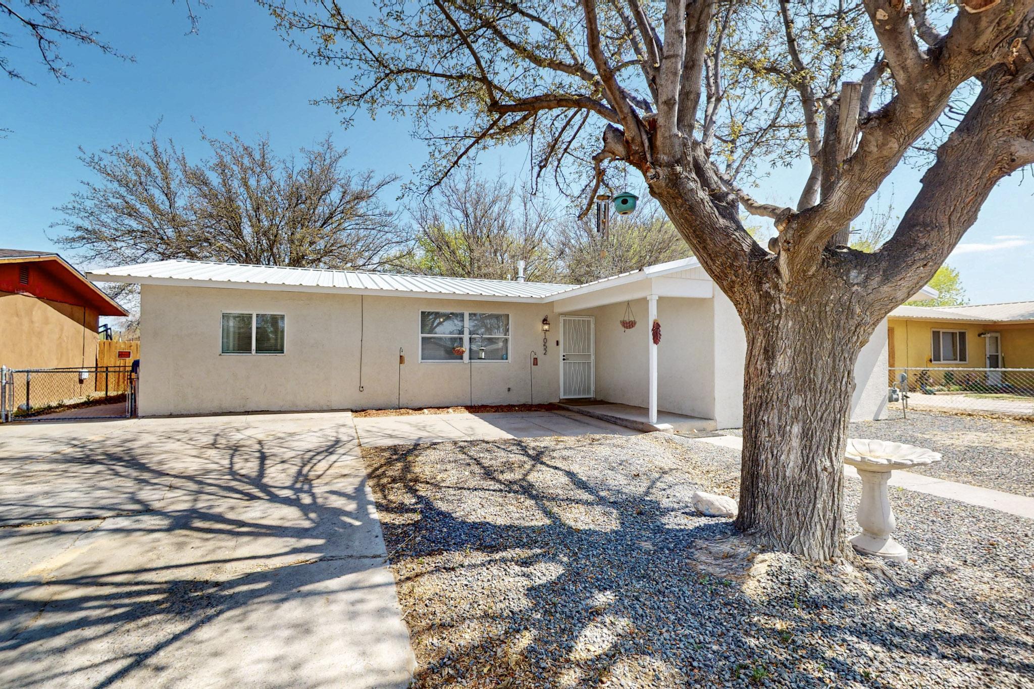 1052 VASQUEZ Court