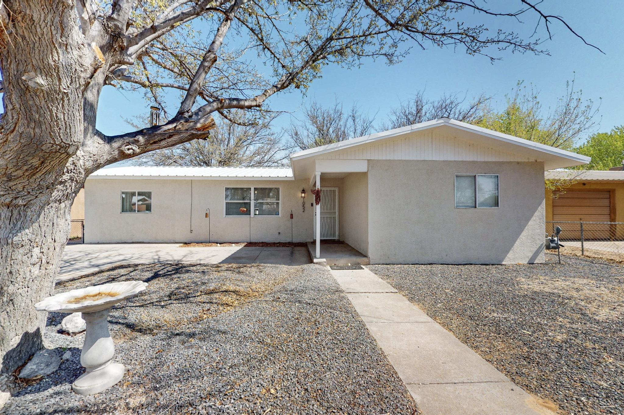 1052 VASQUEZ Court