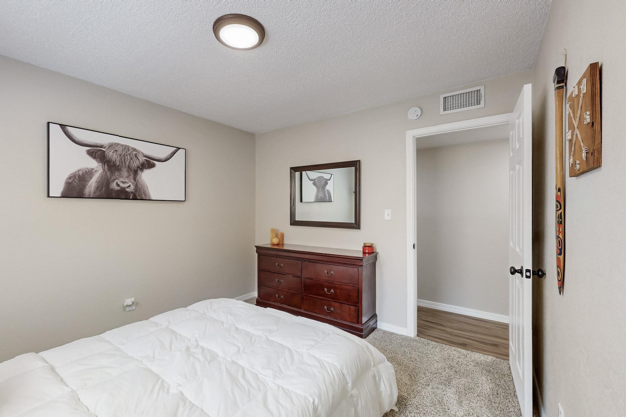 1052 VASQUEZ Court