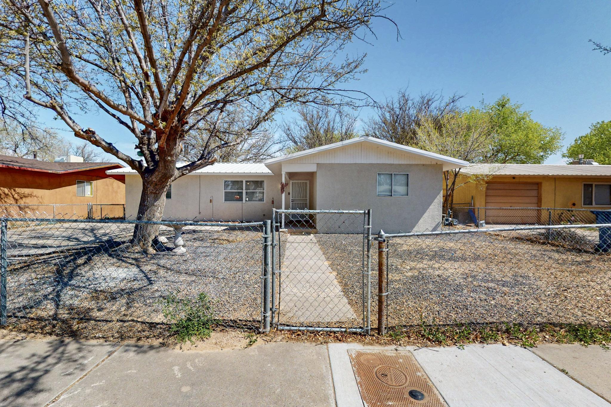 1052 VASQUEZ Court