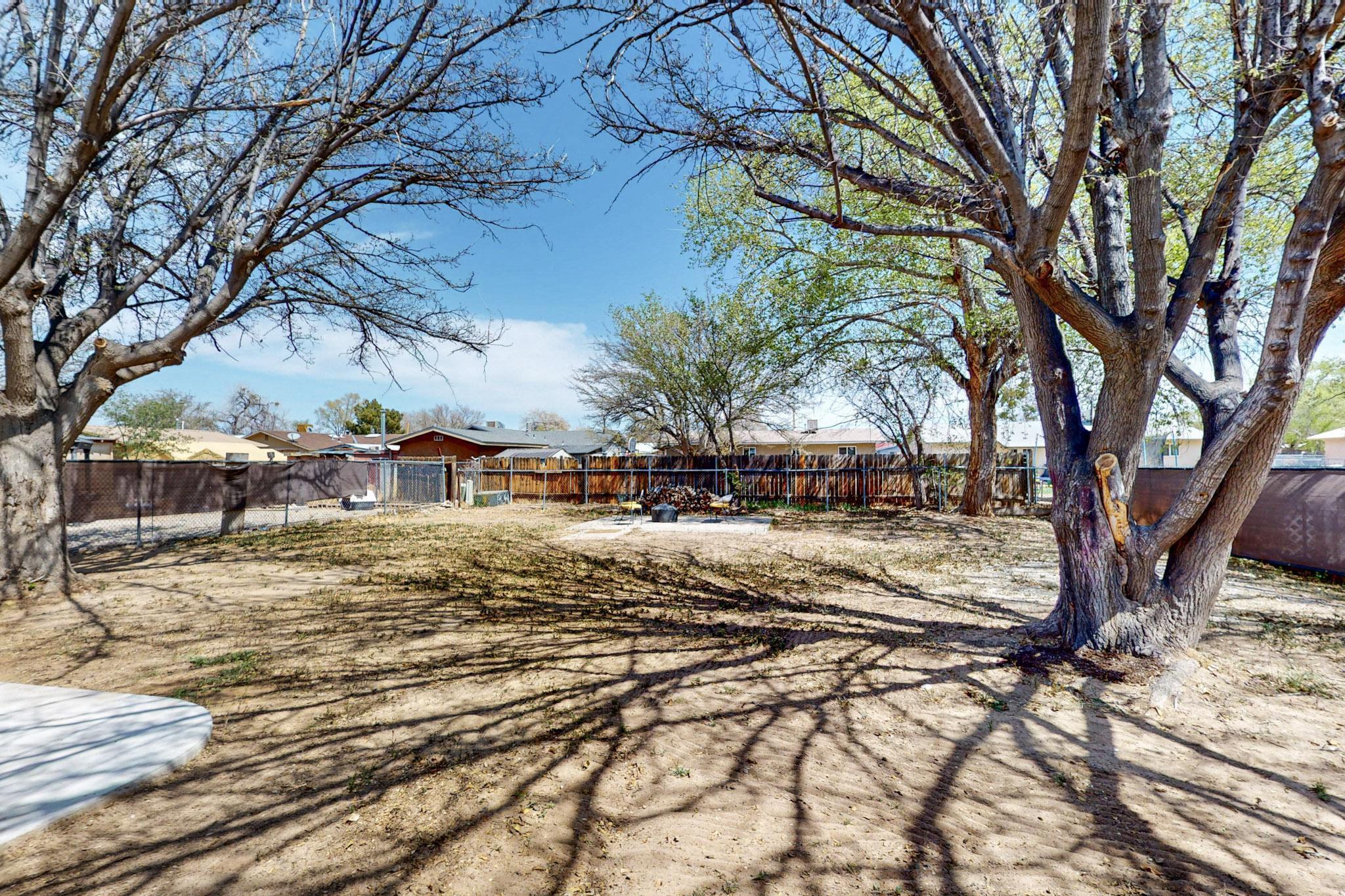 1052 VASQUEZ Court