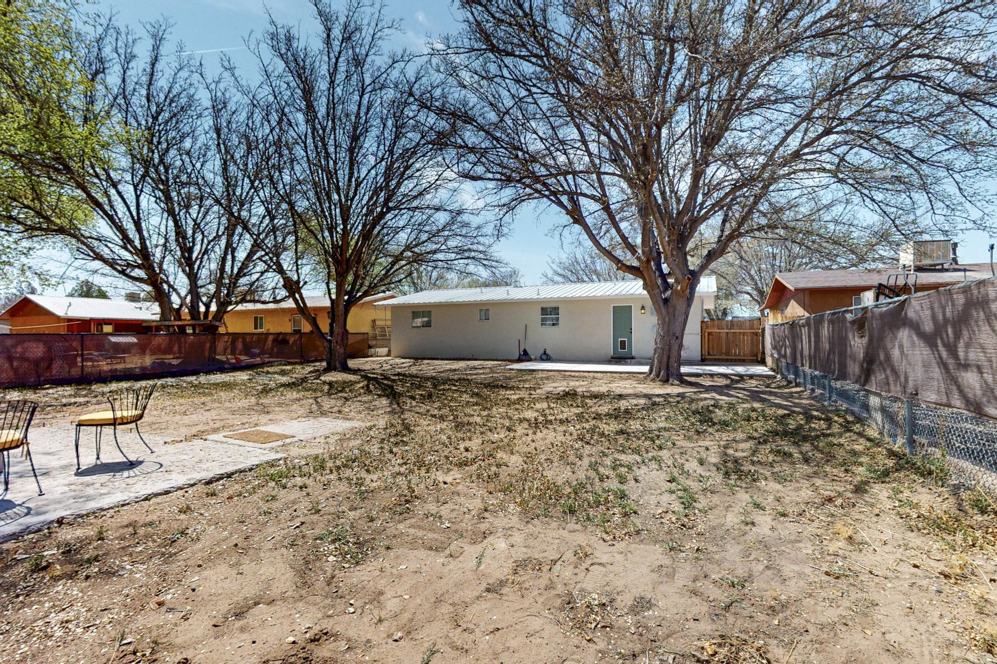 1052 VASQUEZ Court