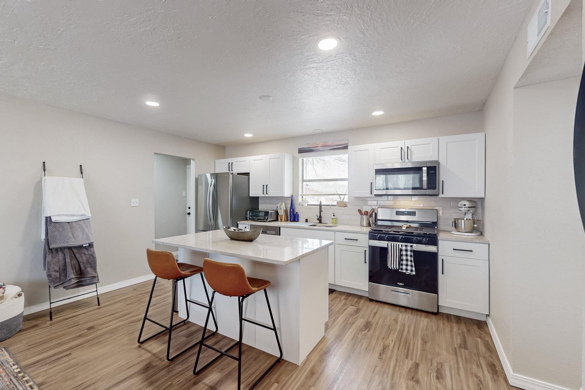 1052 VASQUEZ Court