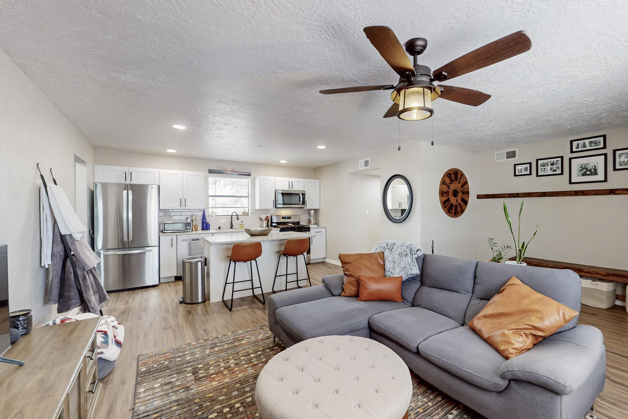1052 VASQUEZ Court
