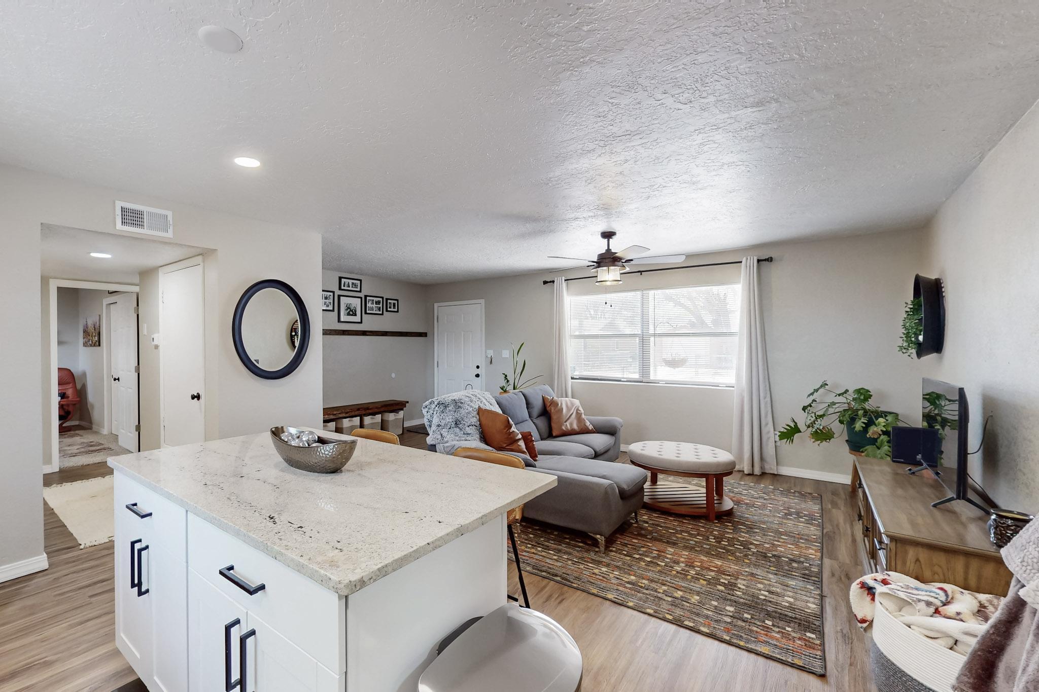 1052 VASQUEZ Court