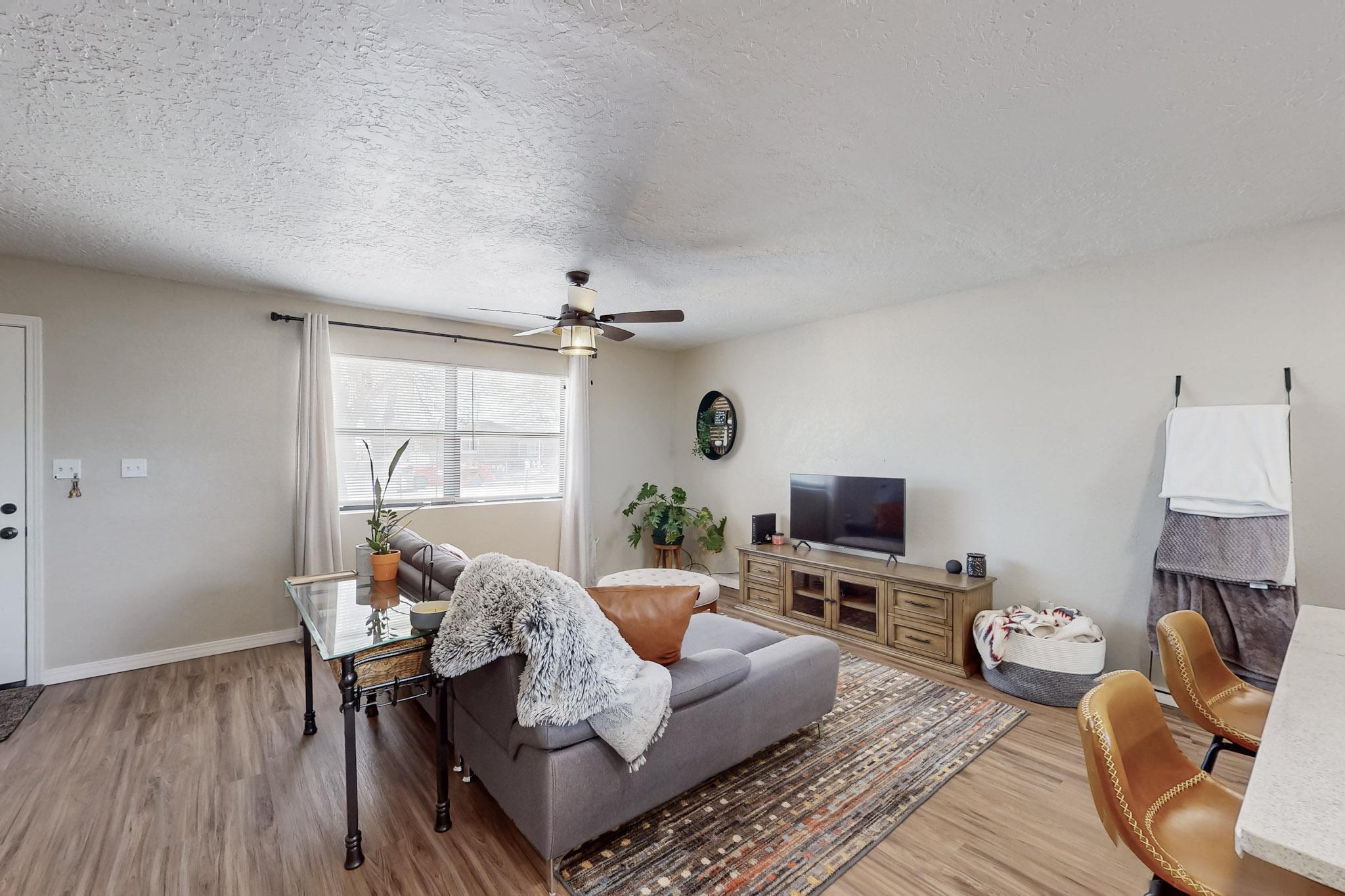 1052 VASQUEZ Court