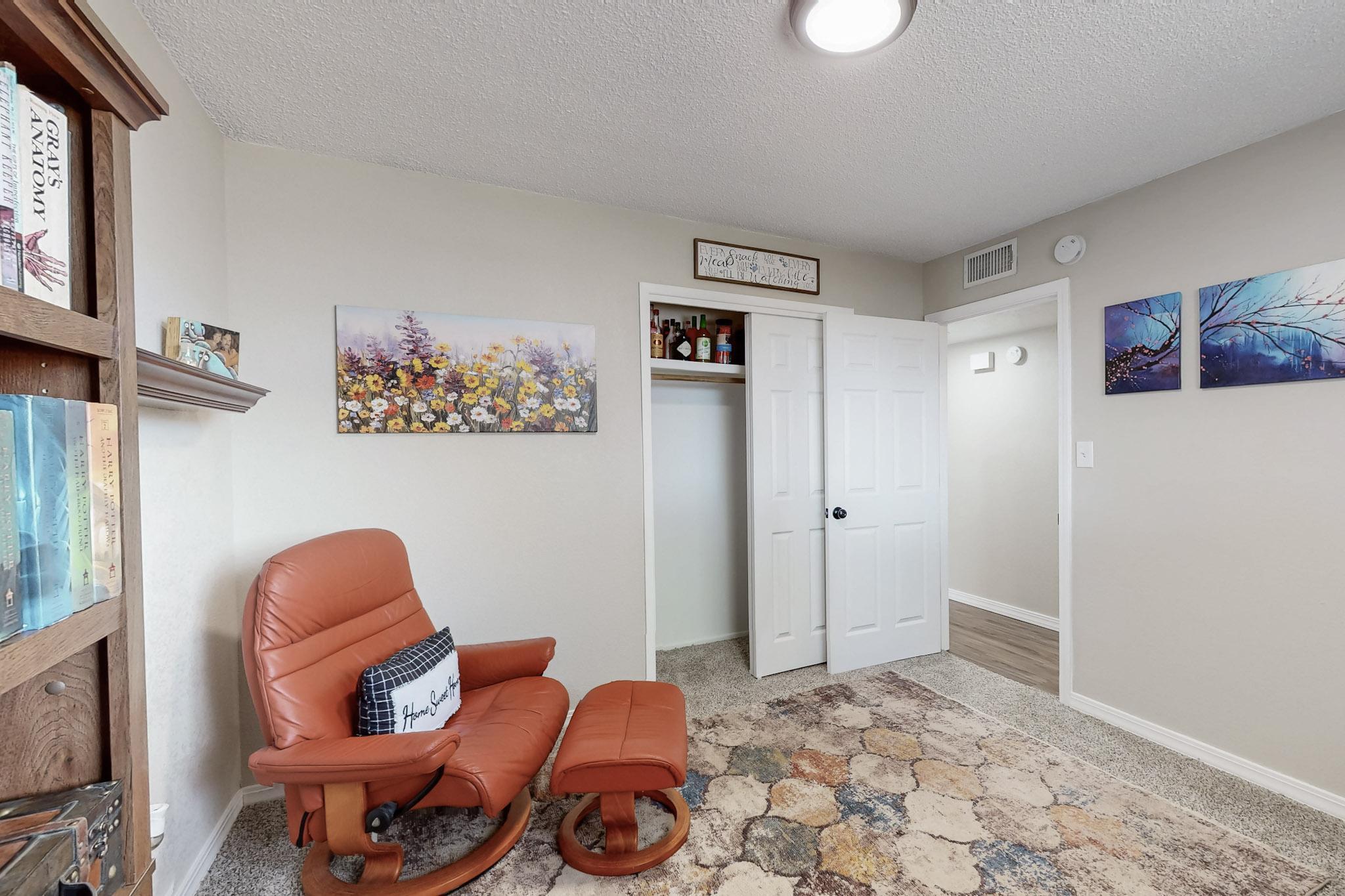 1052 VASQUEZ Court