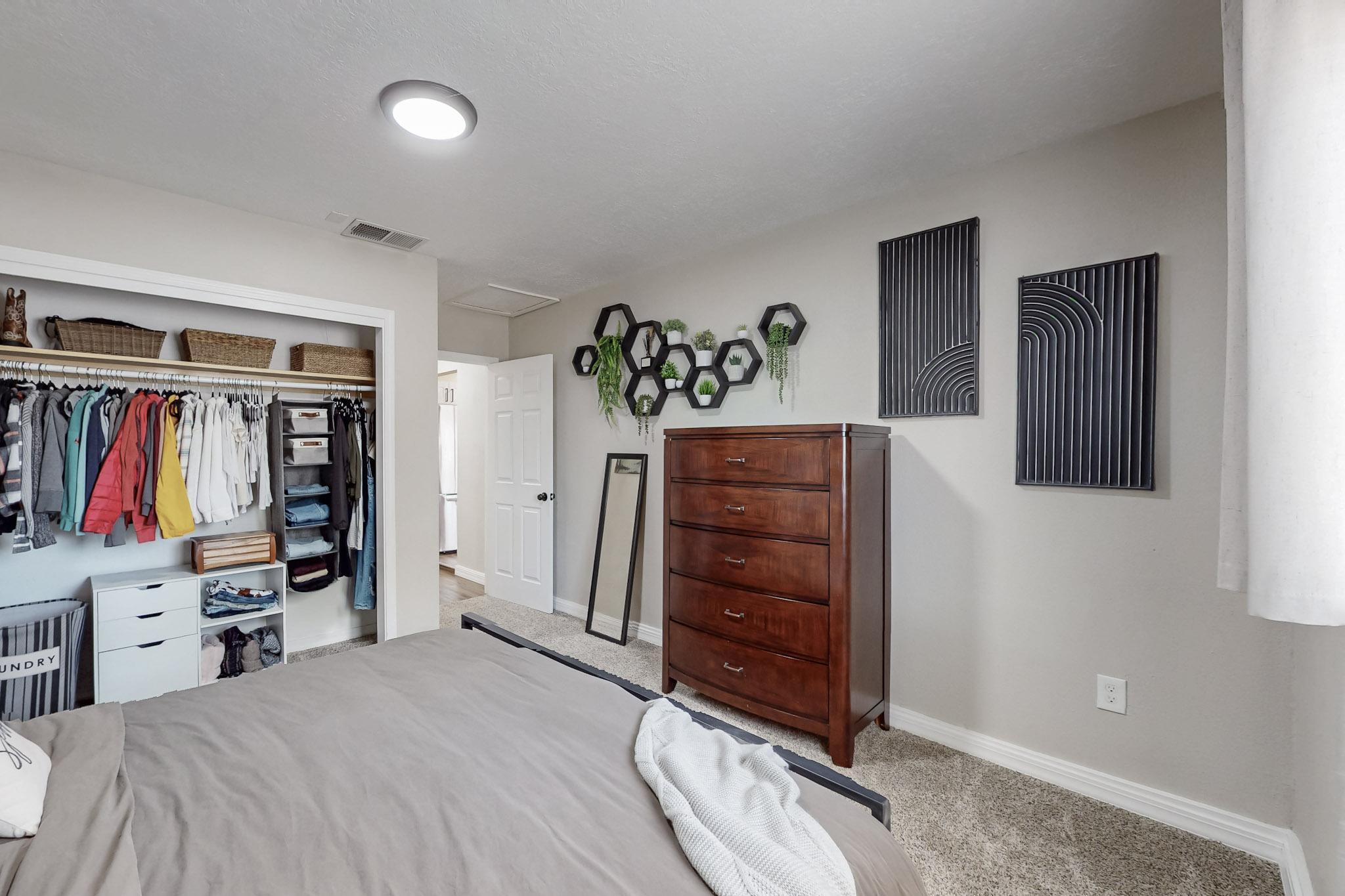 1052 VASQUEZ Court