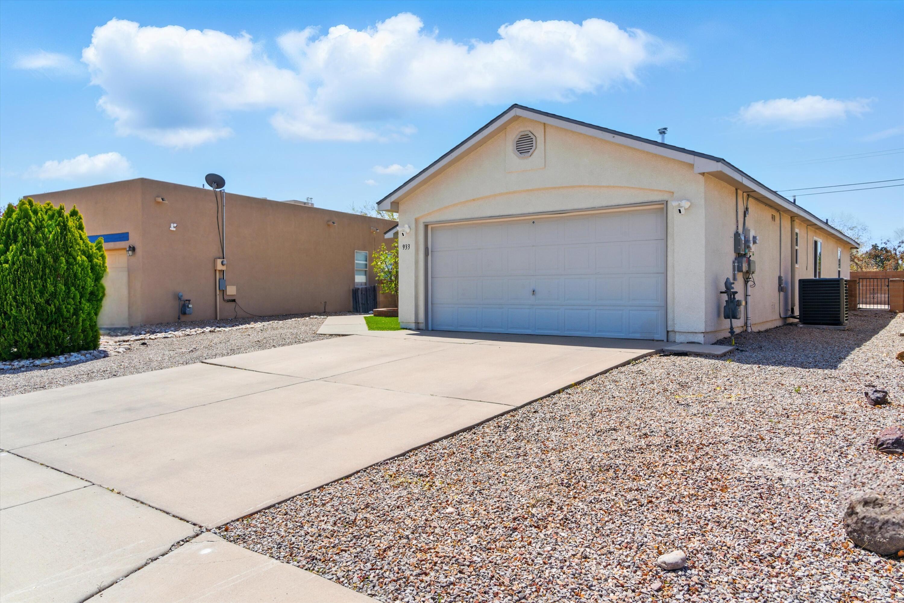 933 BENJAMIN Drive SE
