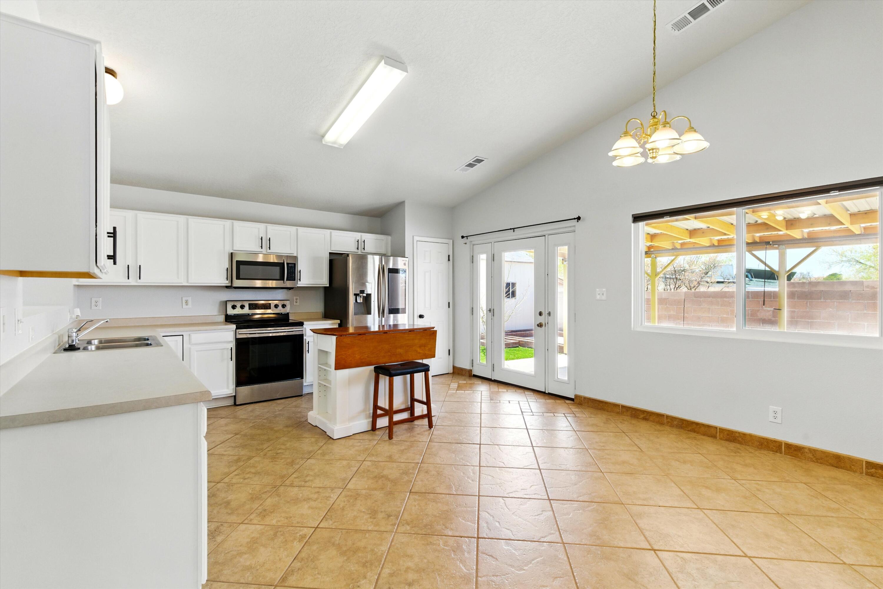933 BENJAMIN Drive SE