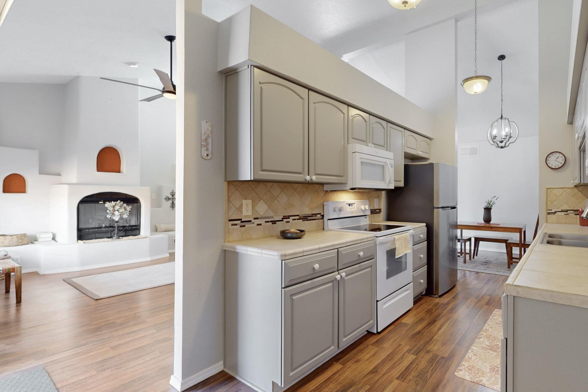 622 EASTLAKE Drive SE