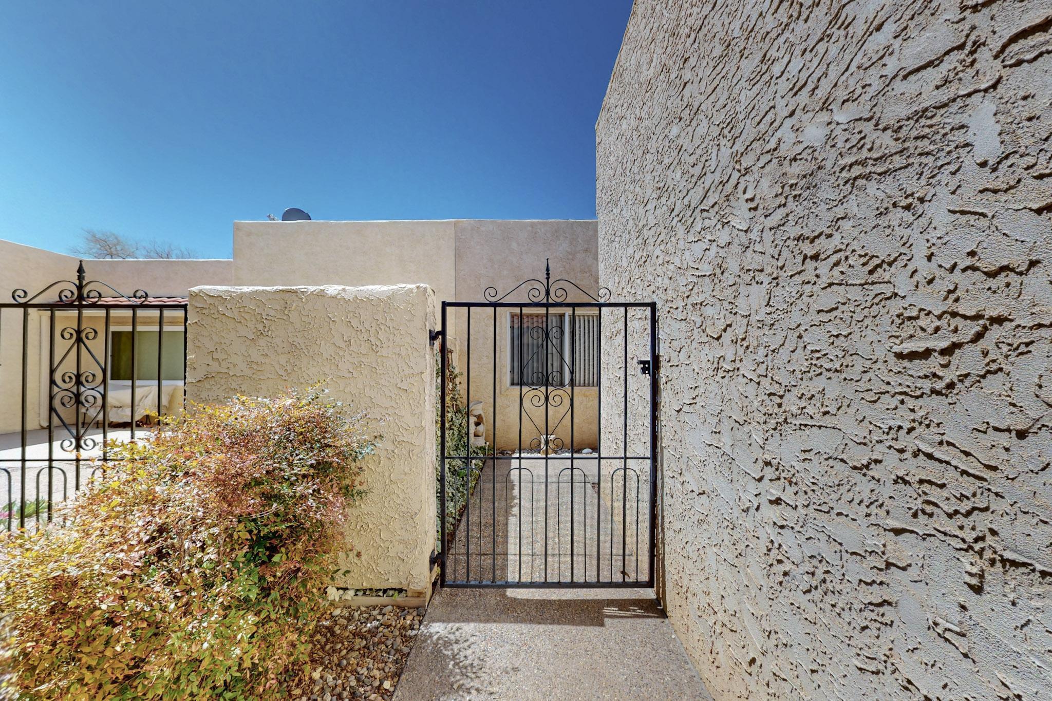 622 EASTLAKE Drive SE