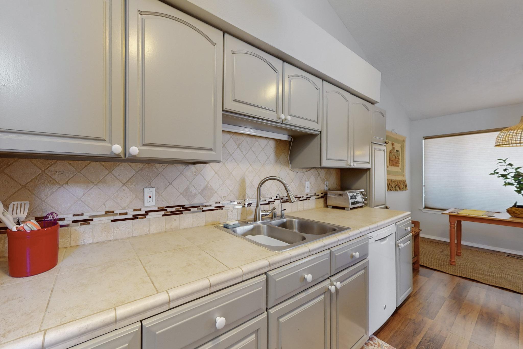 622 EASTLAKE Drive SE