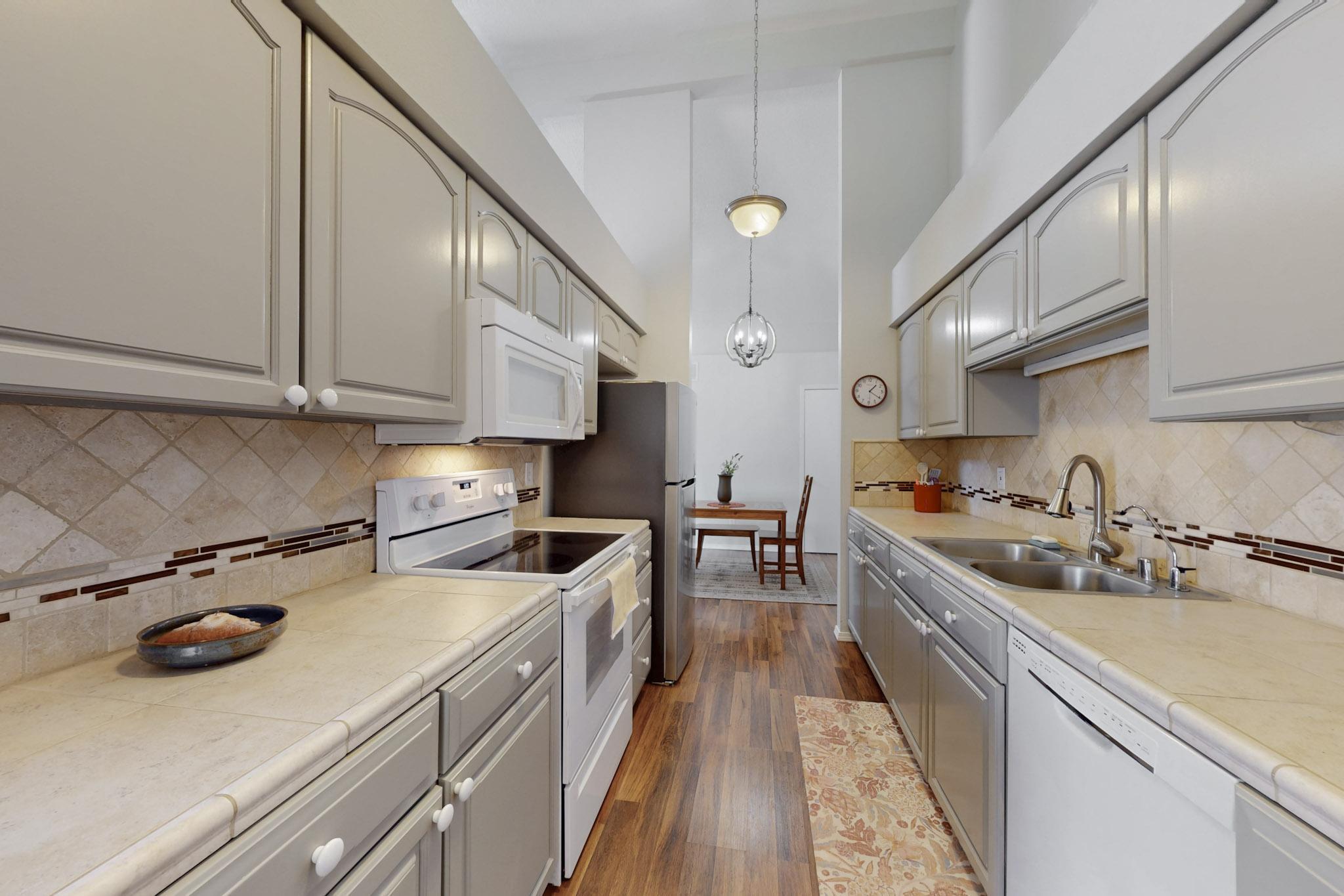 622 EASTLAKE Drive SE