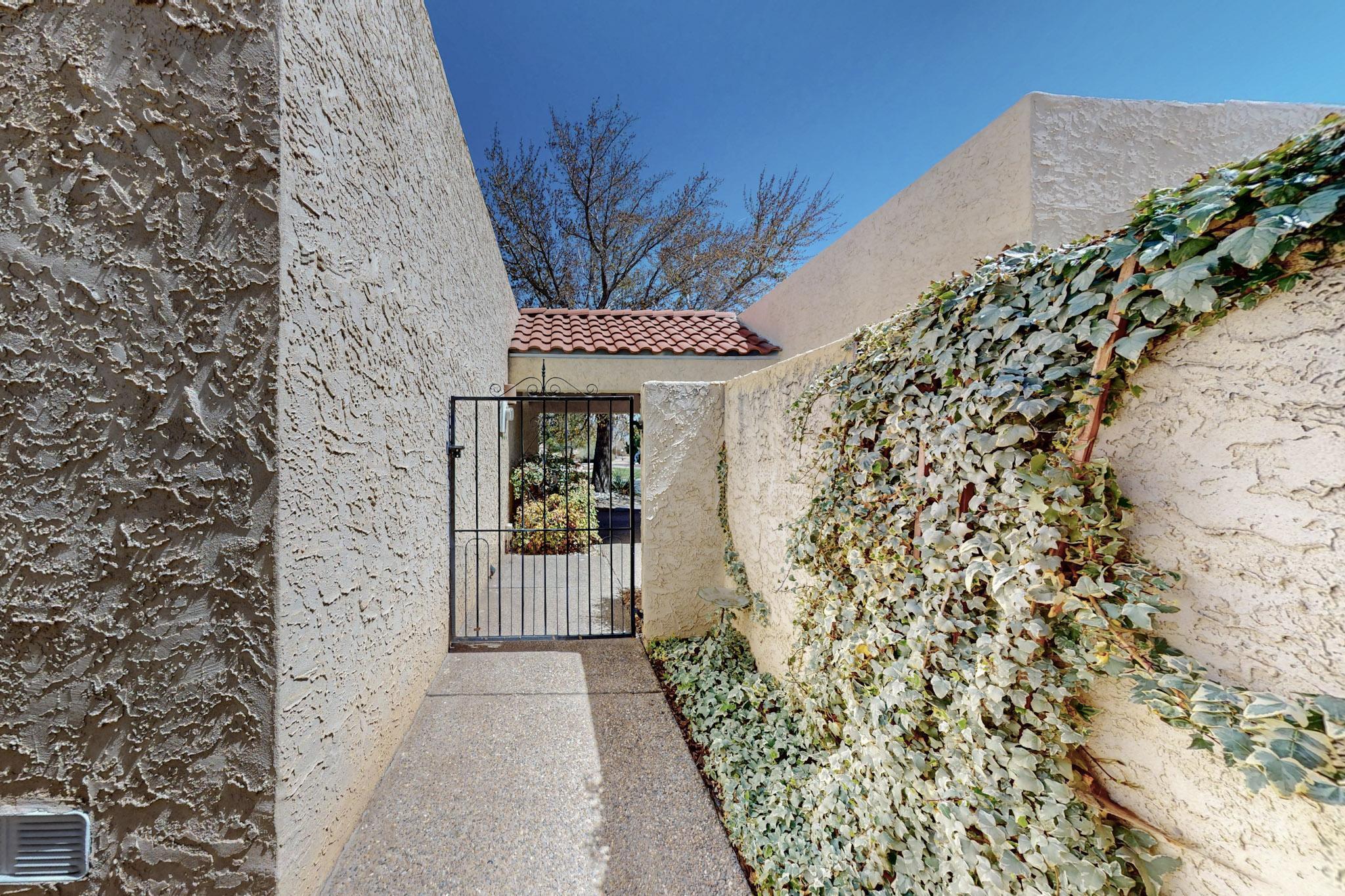 622 EASTLAKE Drive SE