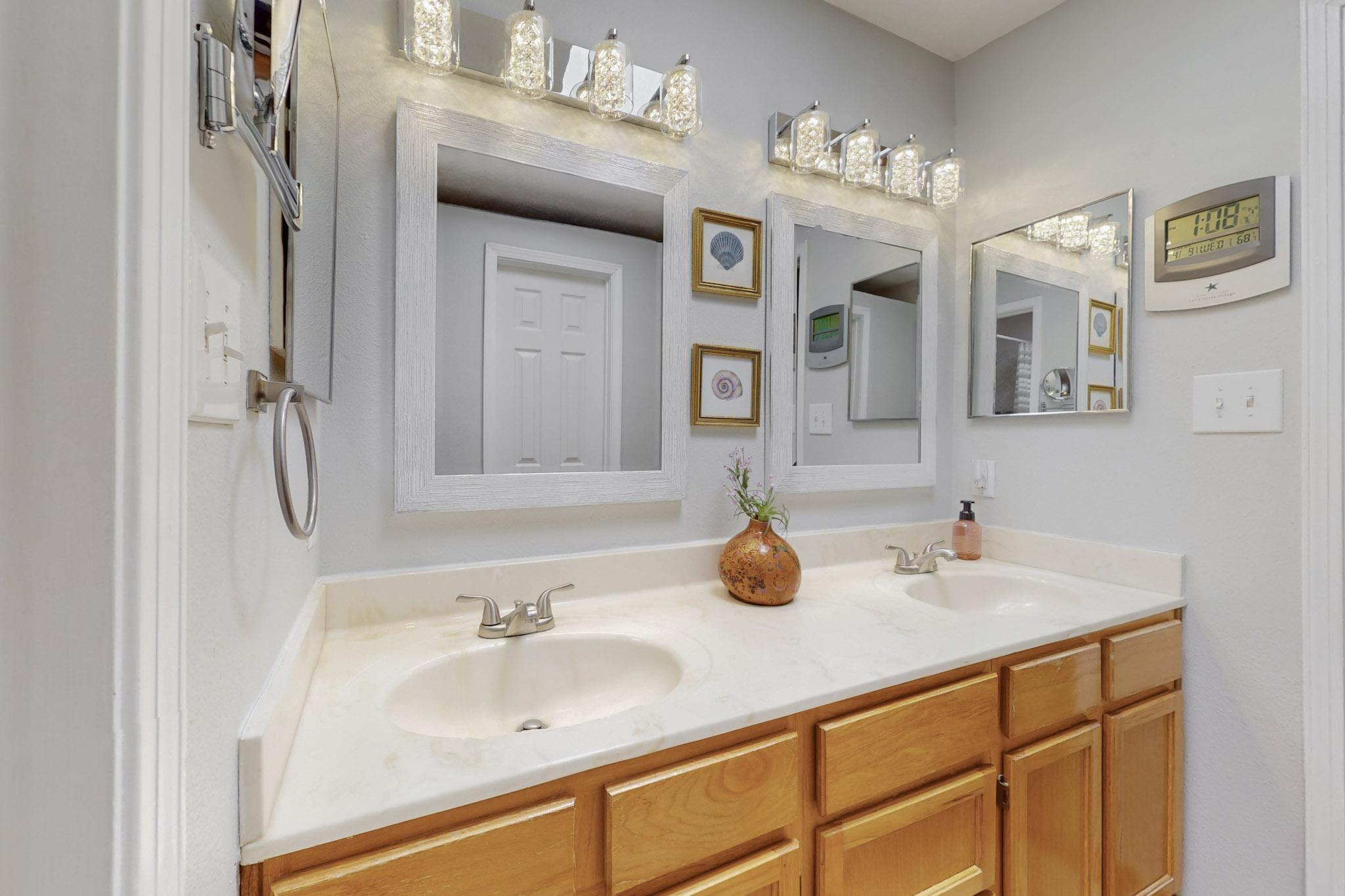 622 EASTLAKE Drive SE