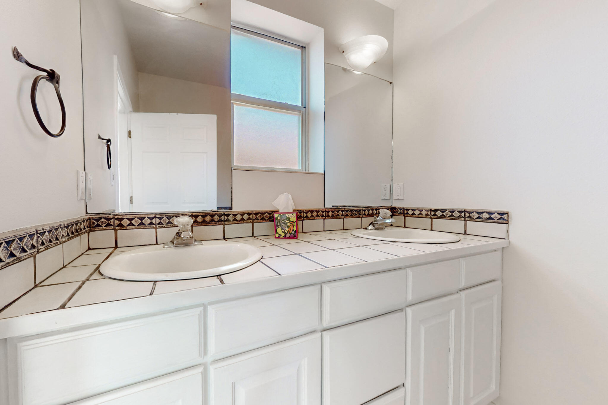 5912 GRAN QUIVIRA Road NW