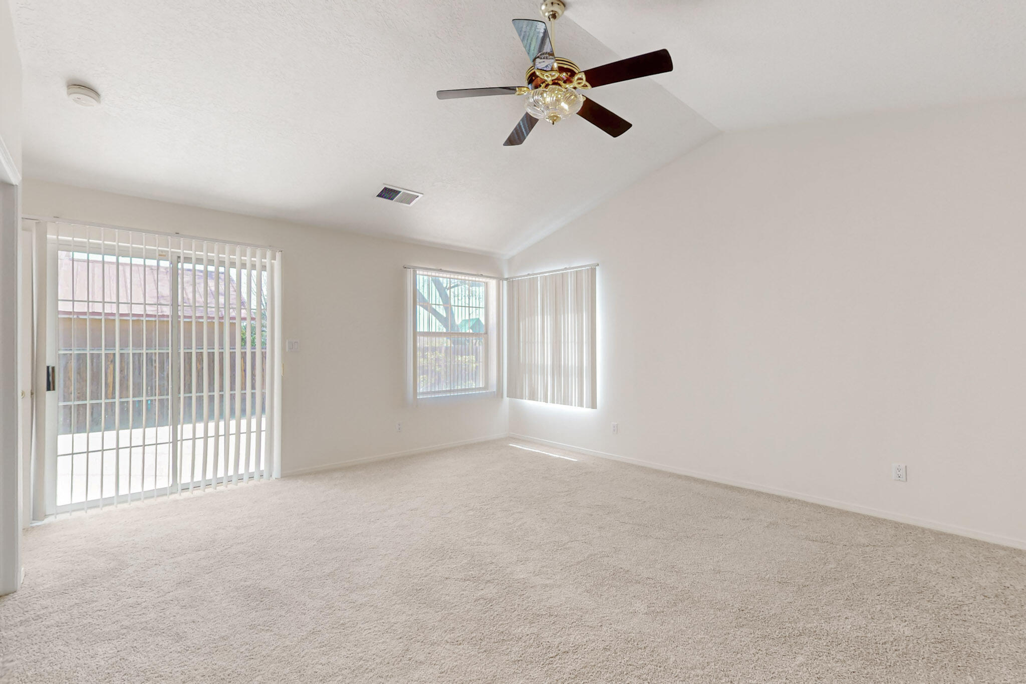 5912 GRAN QUIVIRA Road NW