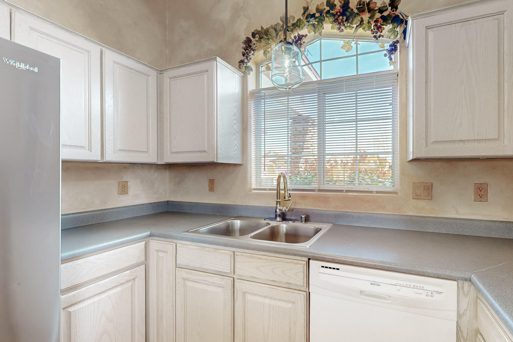 5912 GRAN QUIVIRA Road NW