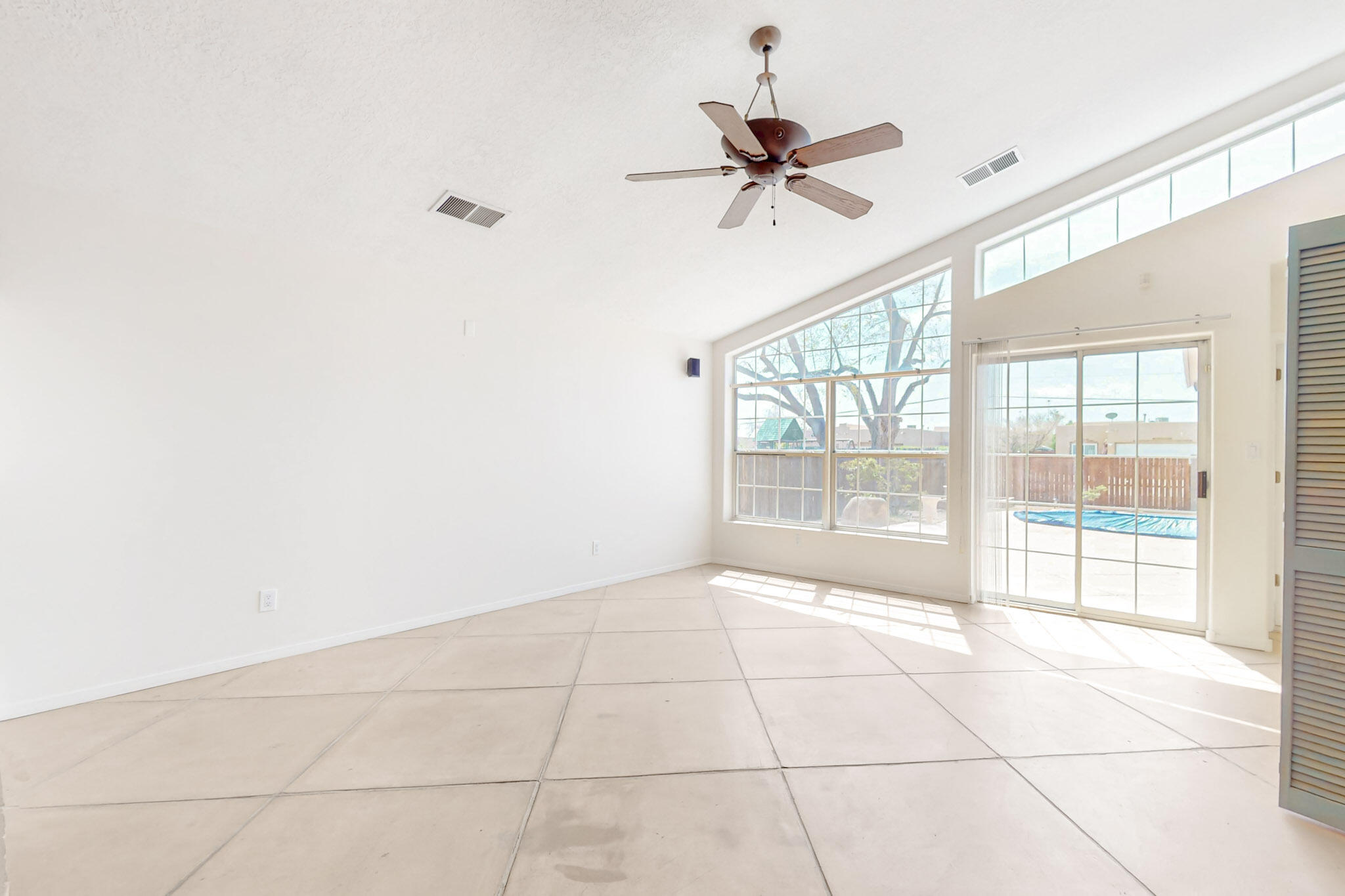 5912 GRAN QUIVIRA Road NW