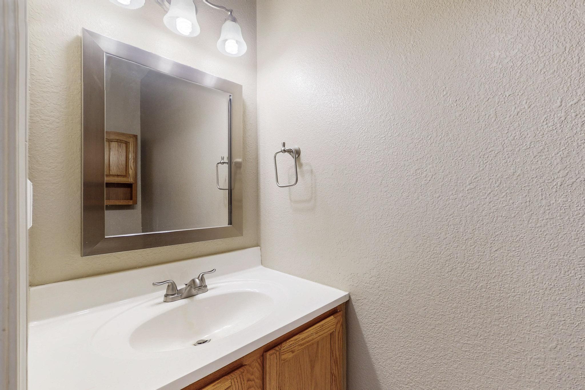 8616 EL MONTE Lane NE