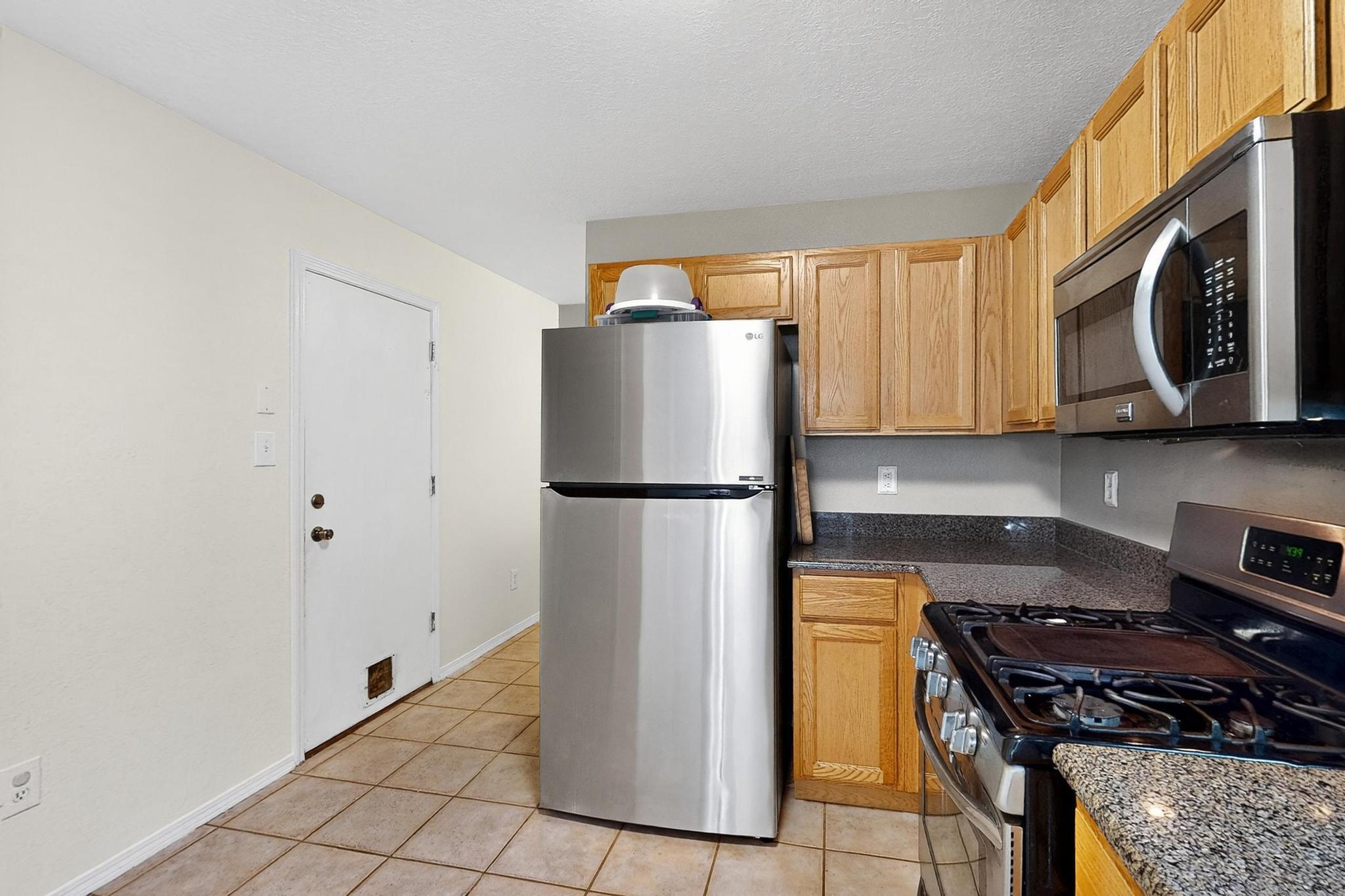 8616 EL MONTE Lane NE