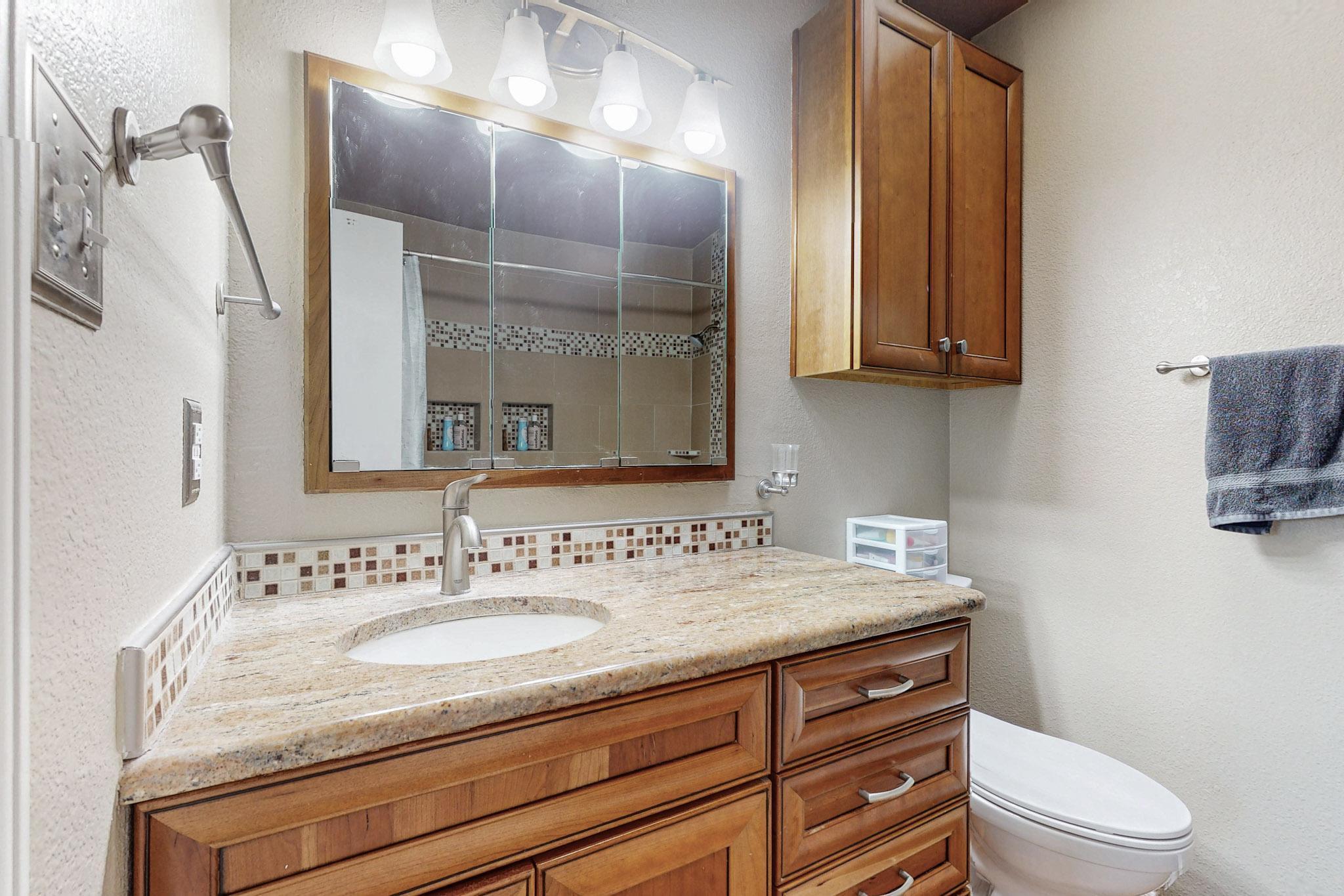 8616 EL MONTE Lane NE