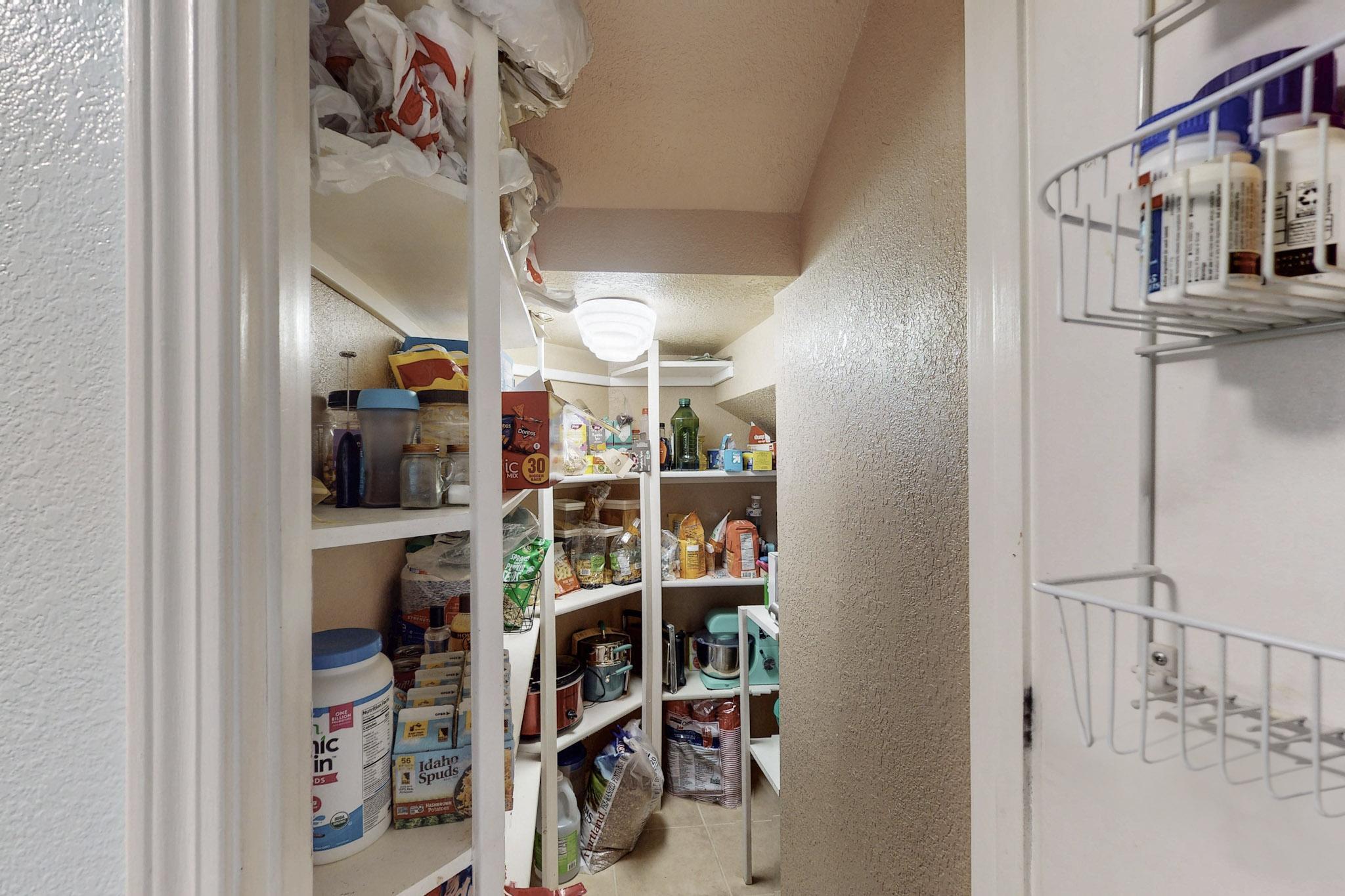 8616 EL MONTE Lane NE