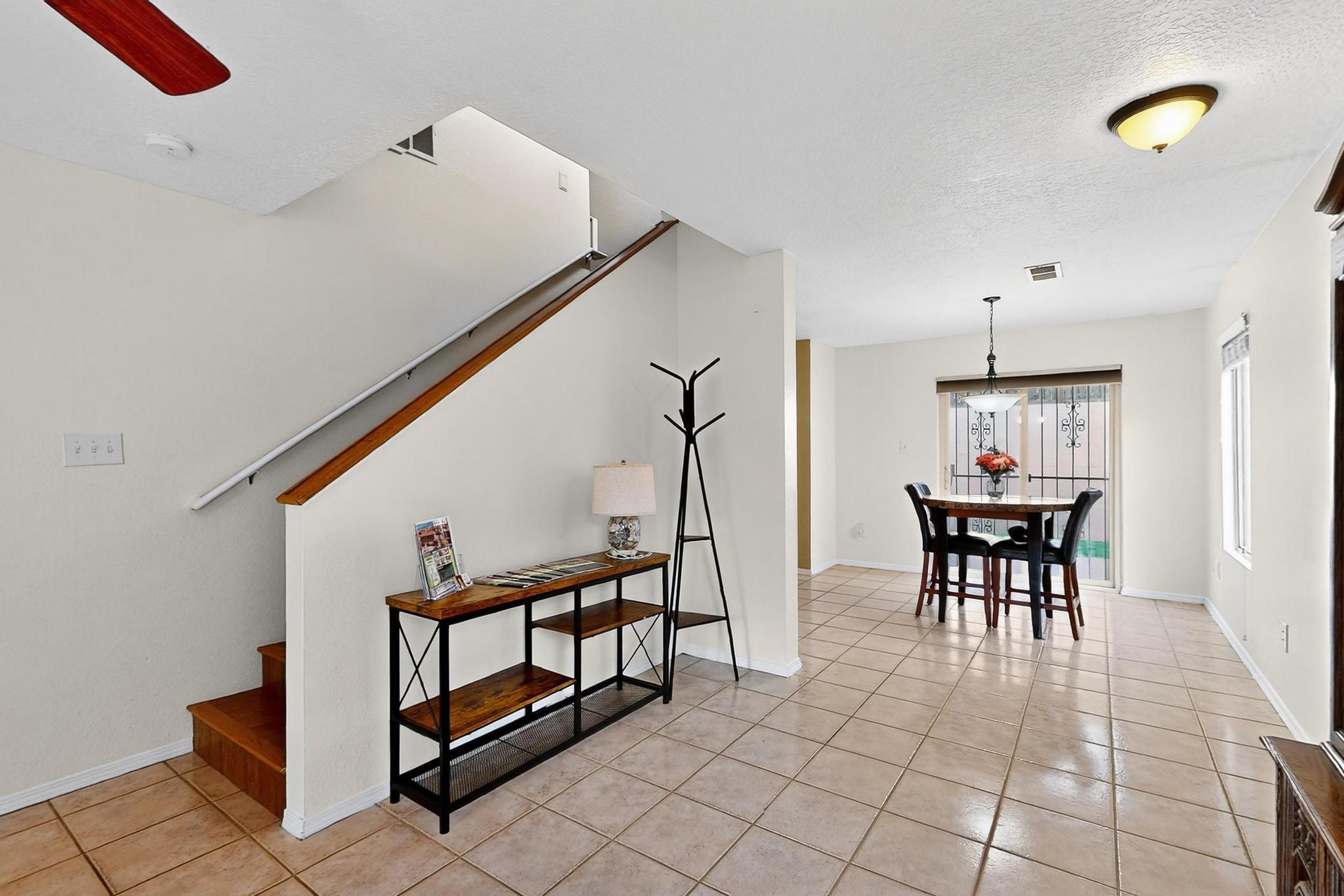 8616 EL MONTE Lane NE