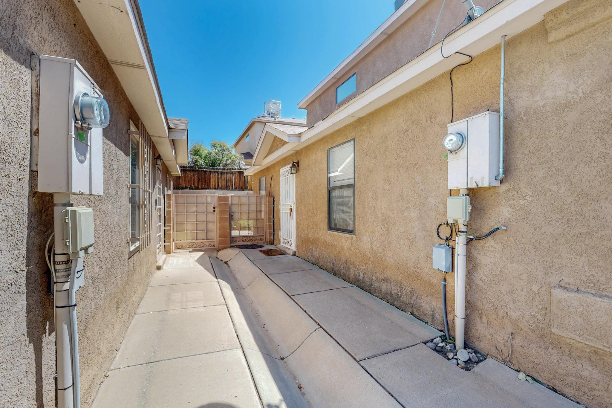 8616 EL MONTE Lane NE