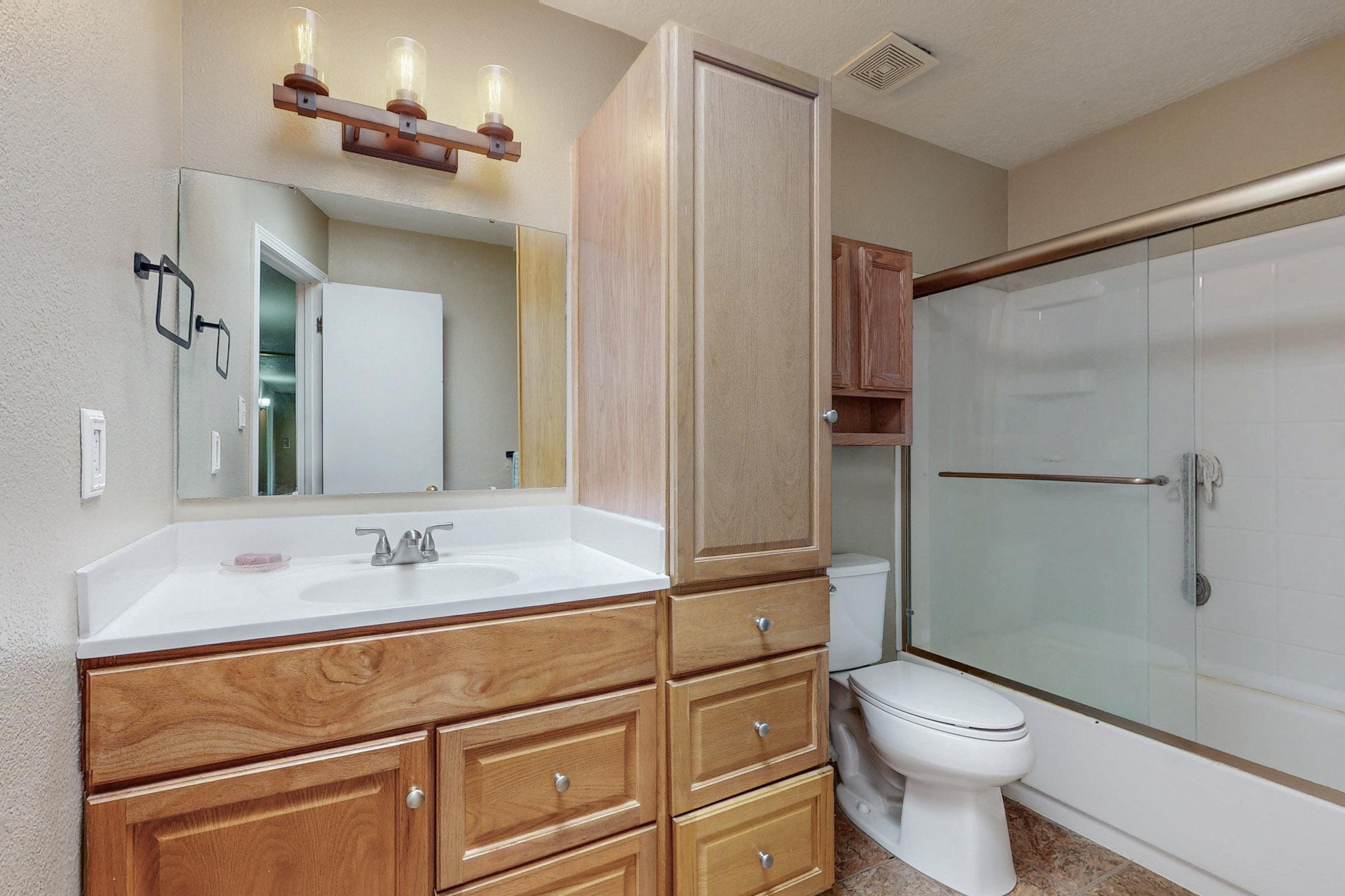 8616 EL MONTE Lane NE