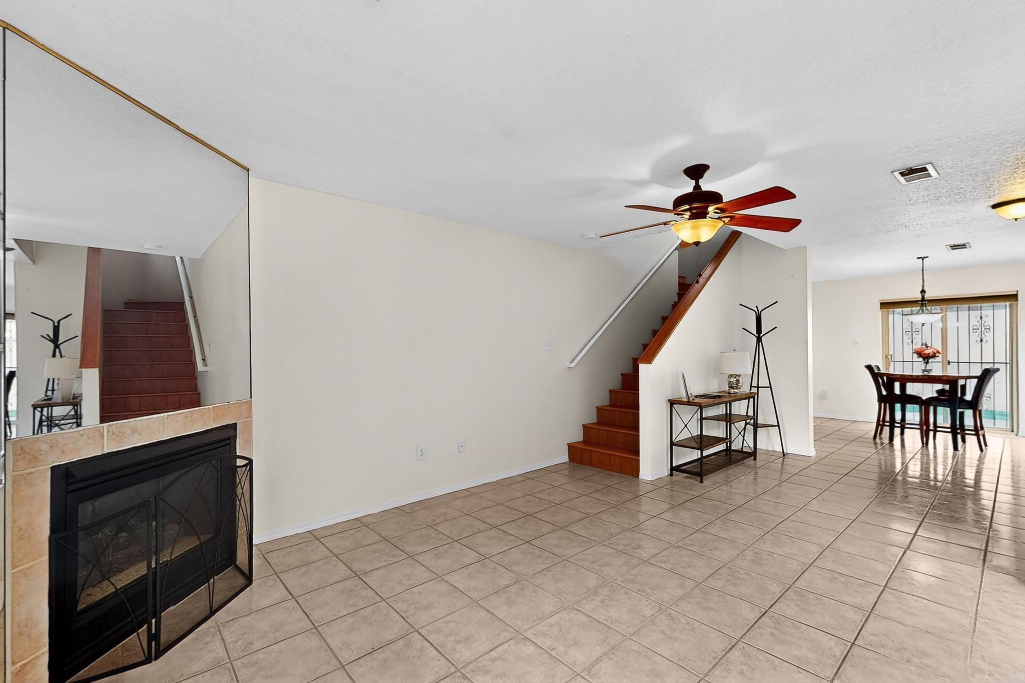 8616 EL MONTE Lane NE