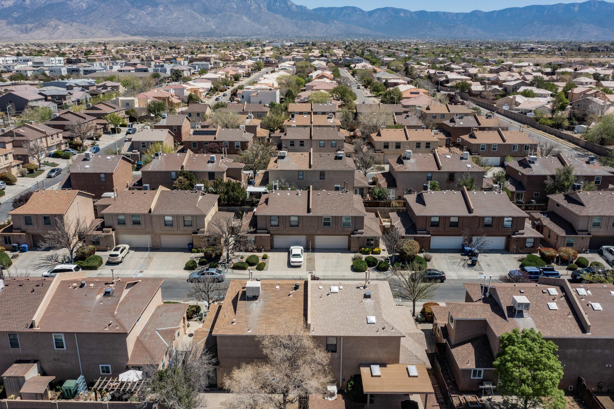 8616 EL MONTE Lane NE